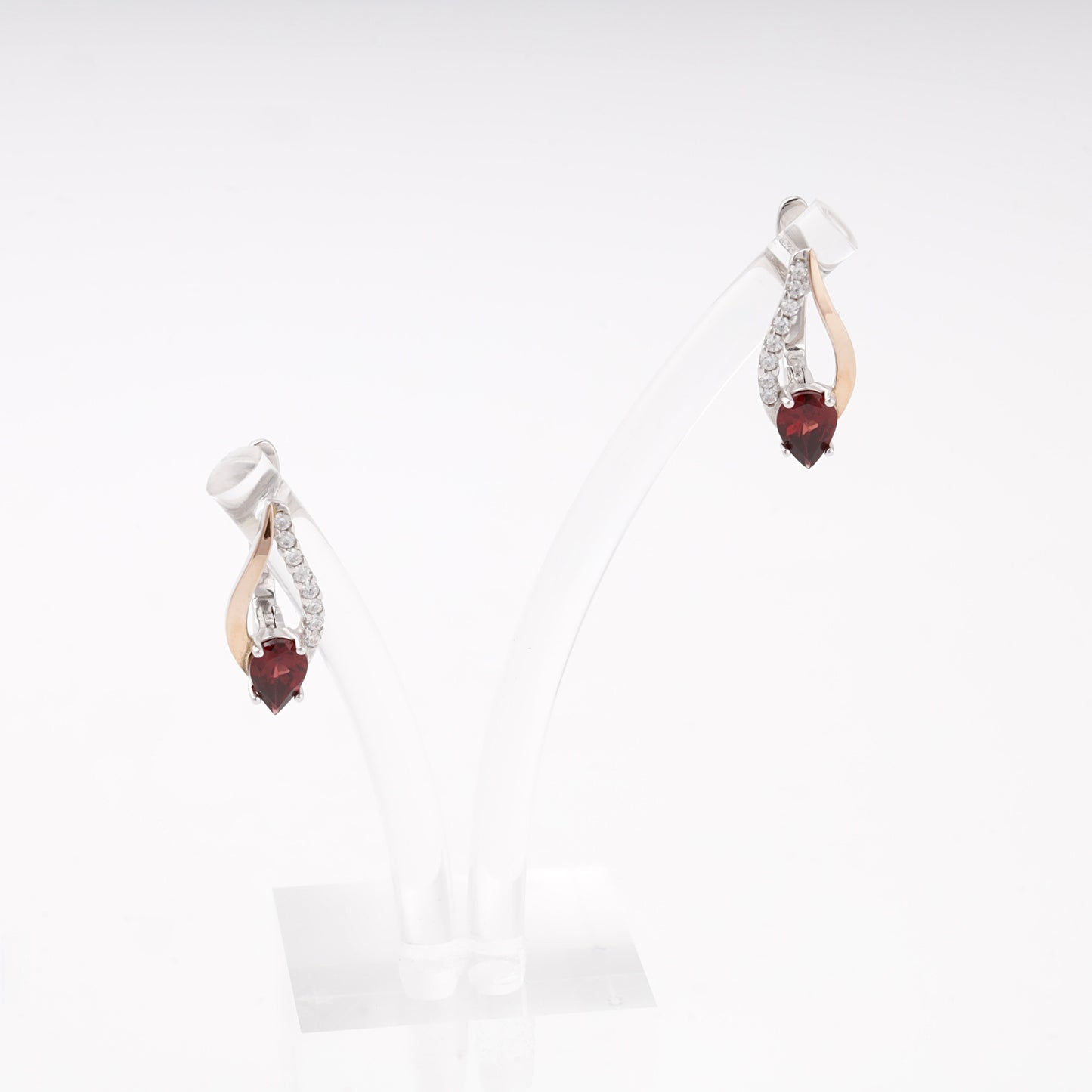 Silver 925 garnet drop earring on display stand — Kabluchka