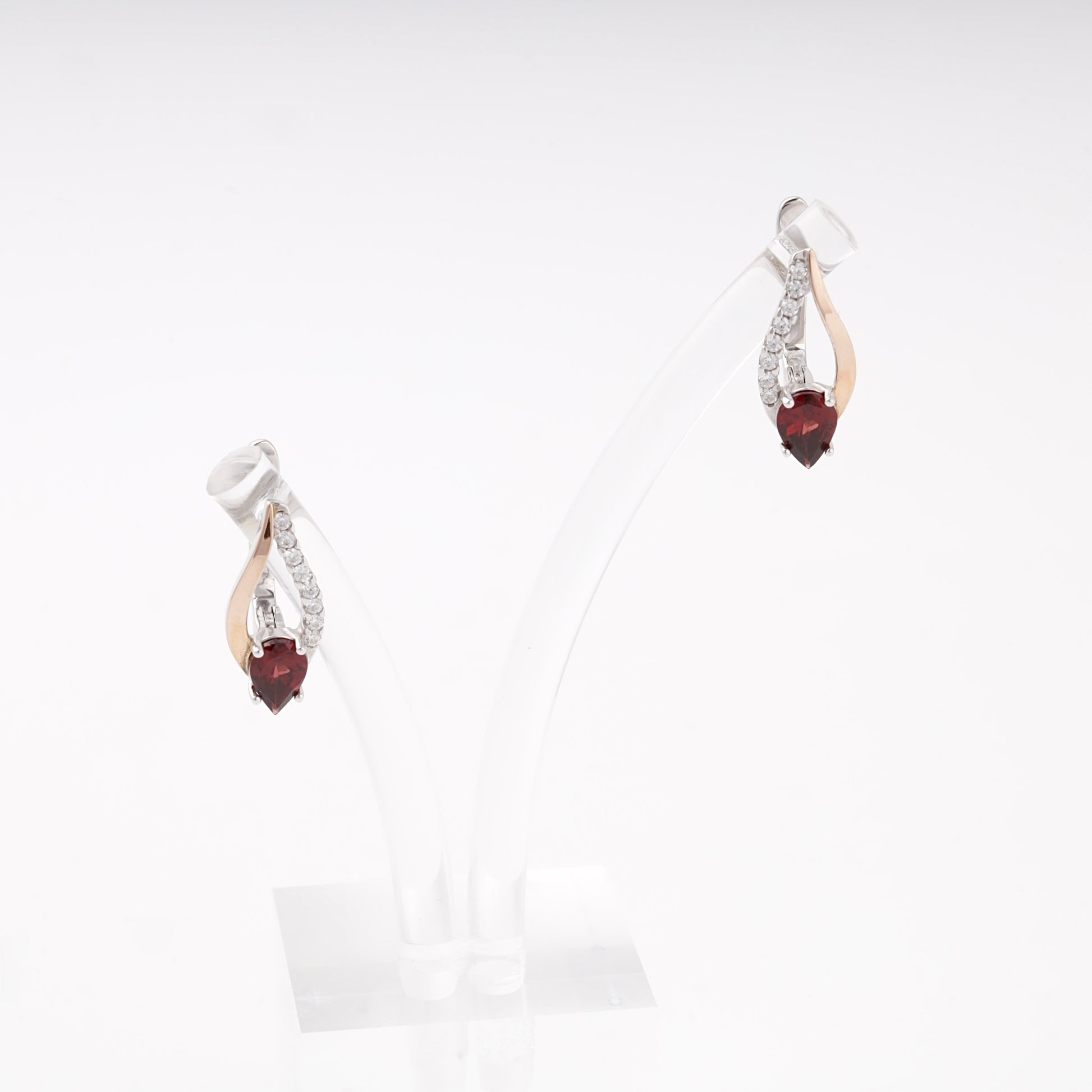 Silver 925 garnet drop earring on display stand — Kabluchka