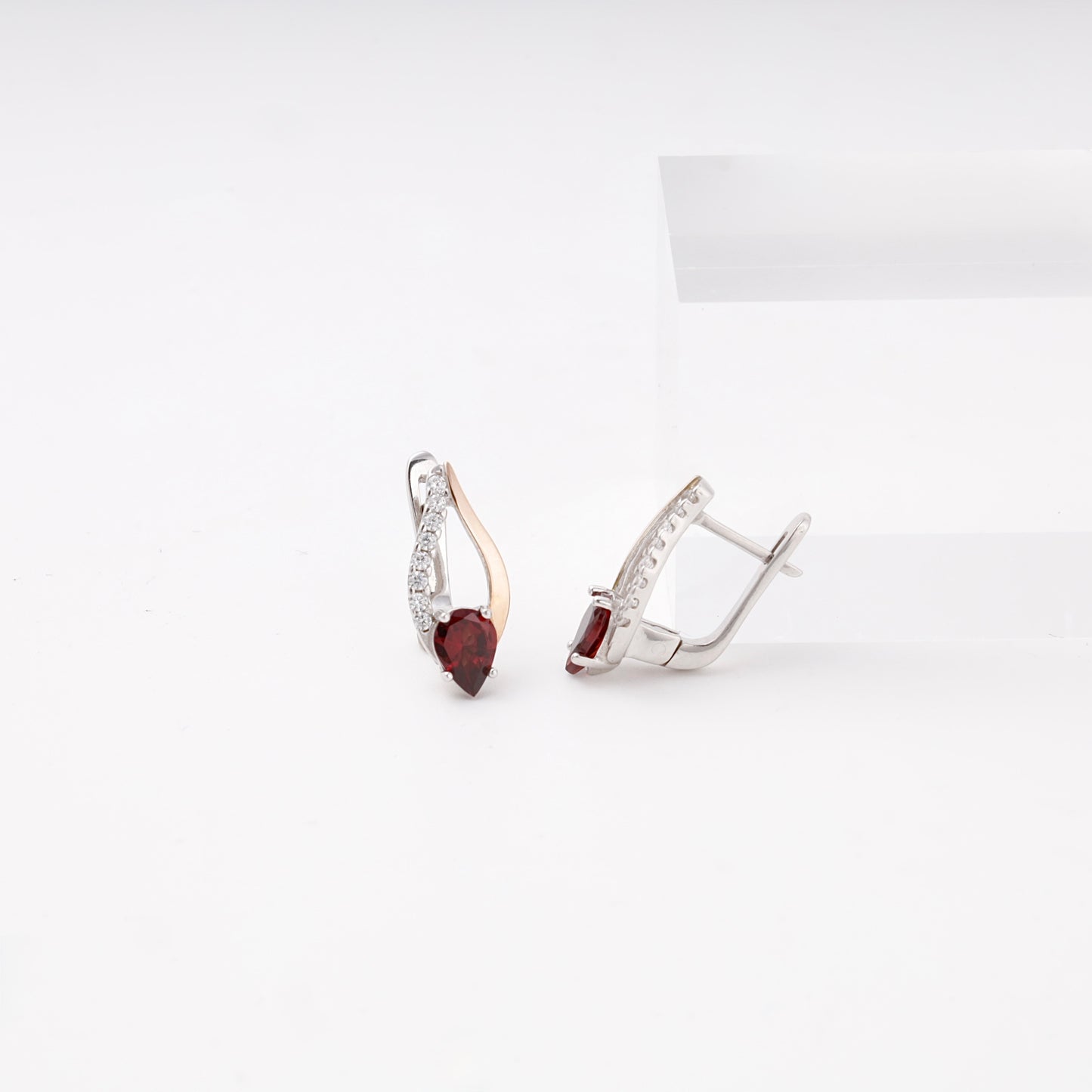 Silver 925 garnet drop earrings, front detail — Kabluchka