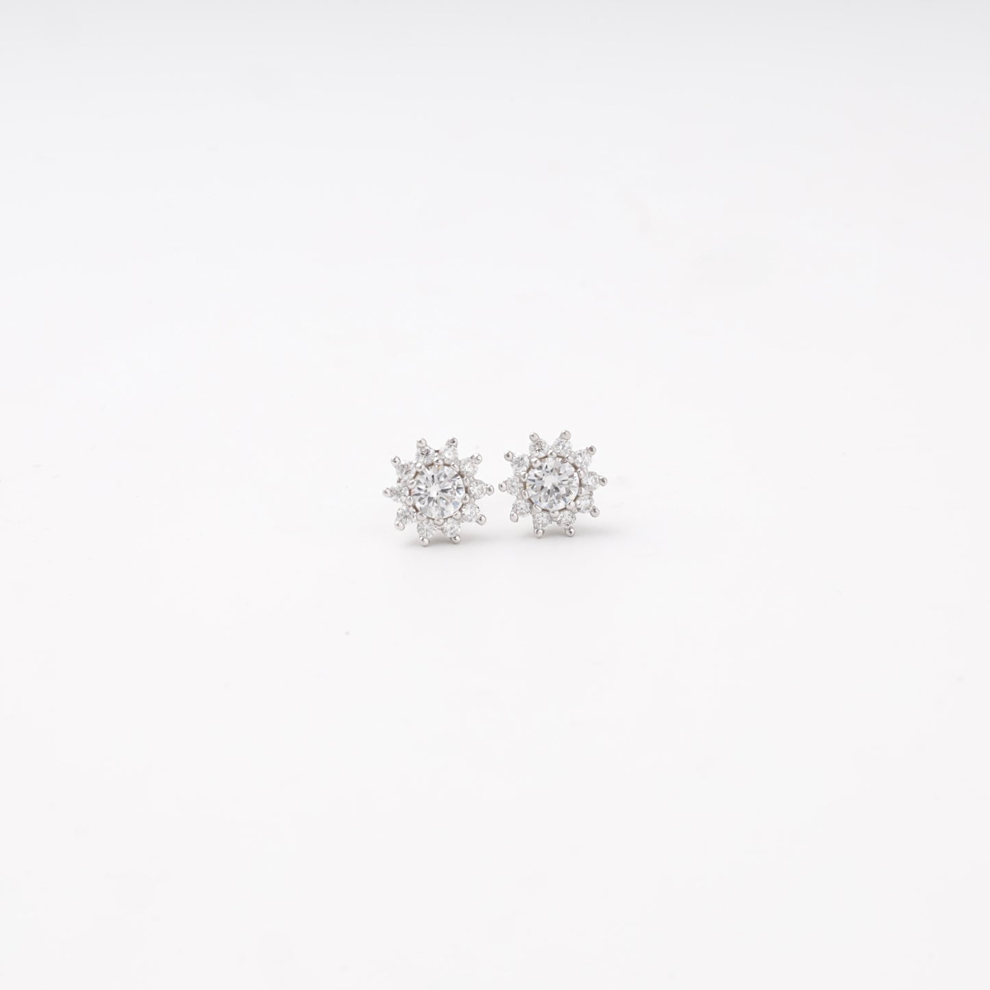 Cubic zirconia halo stud earrings in silver 925 — Kabluchka