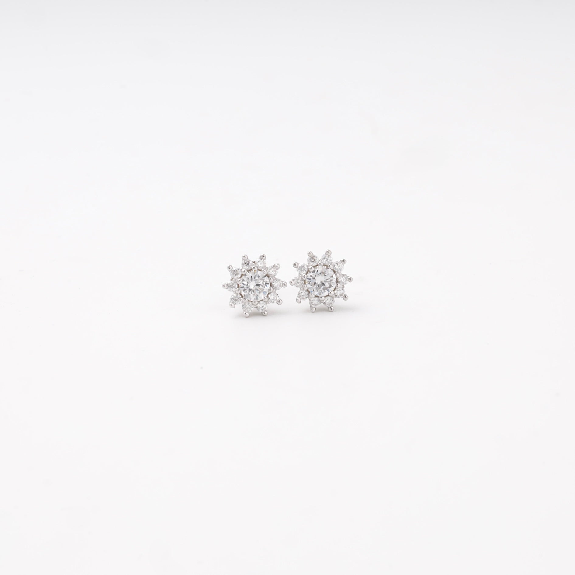 Cubic zirconia halo stud earrings in silver 925 — Kabluchka