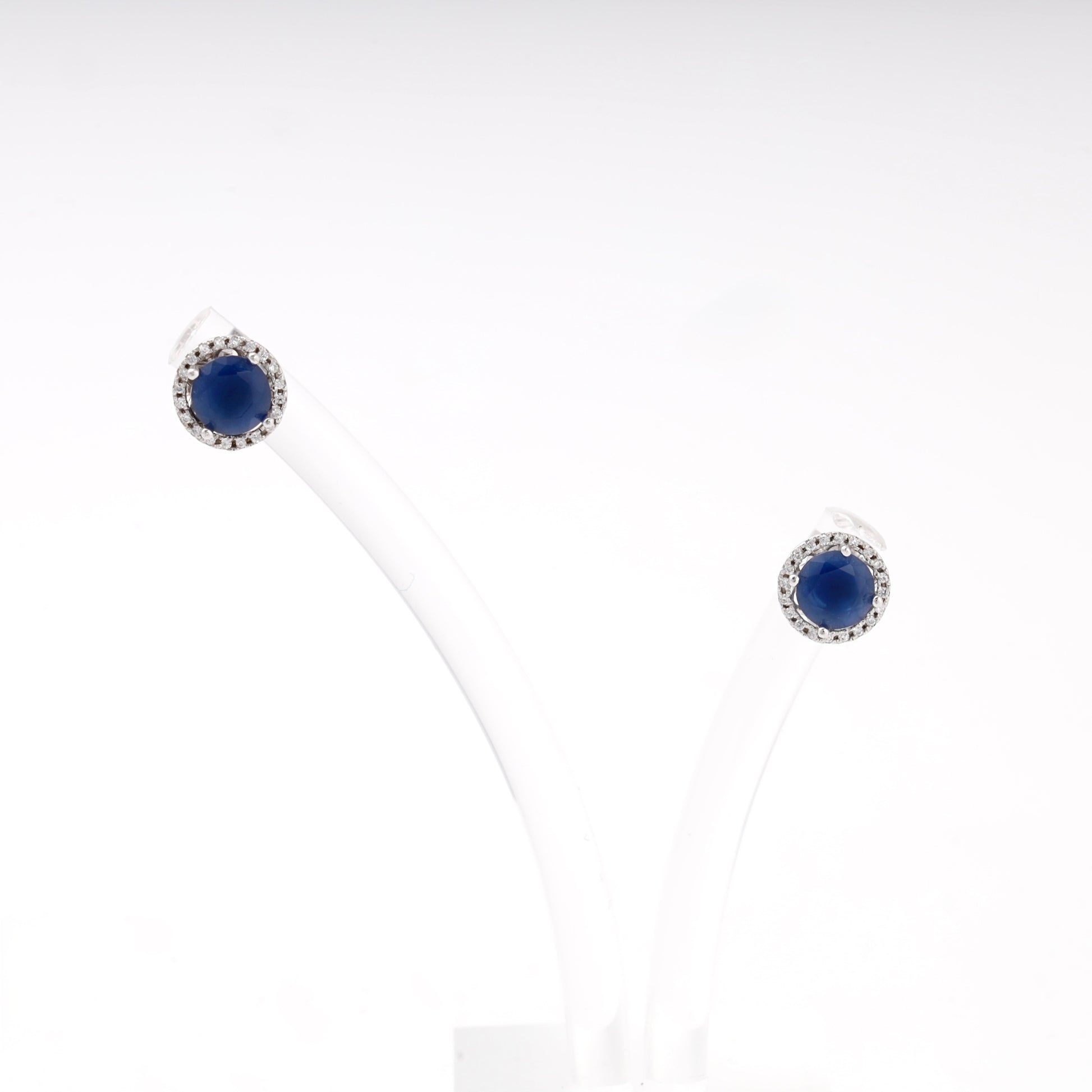 Silver 925 round halo stud earrings with blue sapphire — Kabluchka