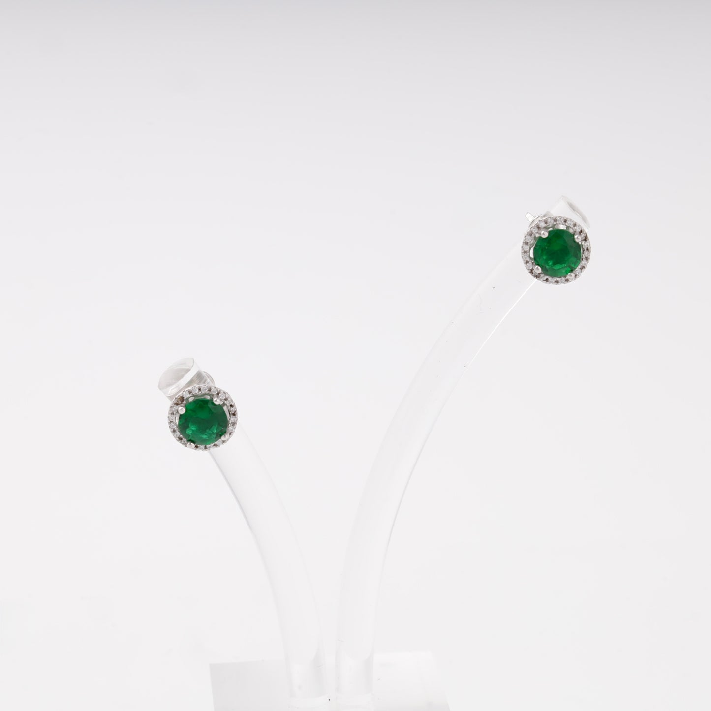 Green cubic zirconia halo stud earrings in silver 925 — Kabluchka