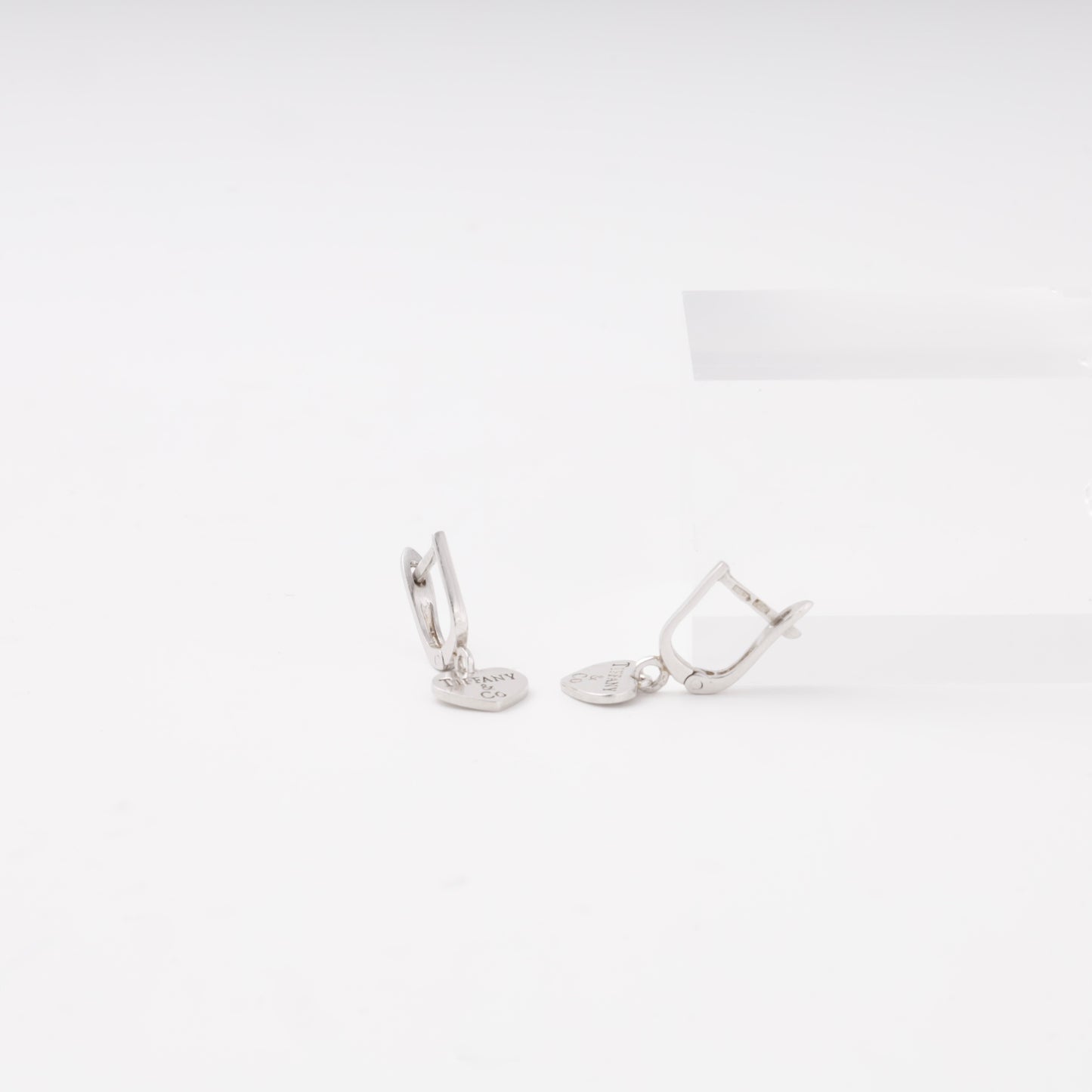 Silver 925 heart tag earrings detail — Kabluchka