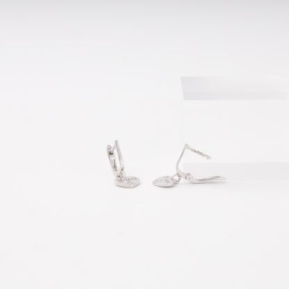 Silver 925 heart drop earrings close-up — Kabluchka