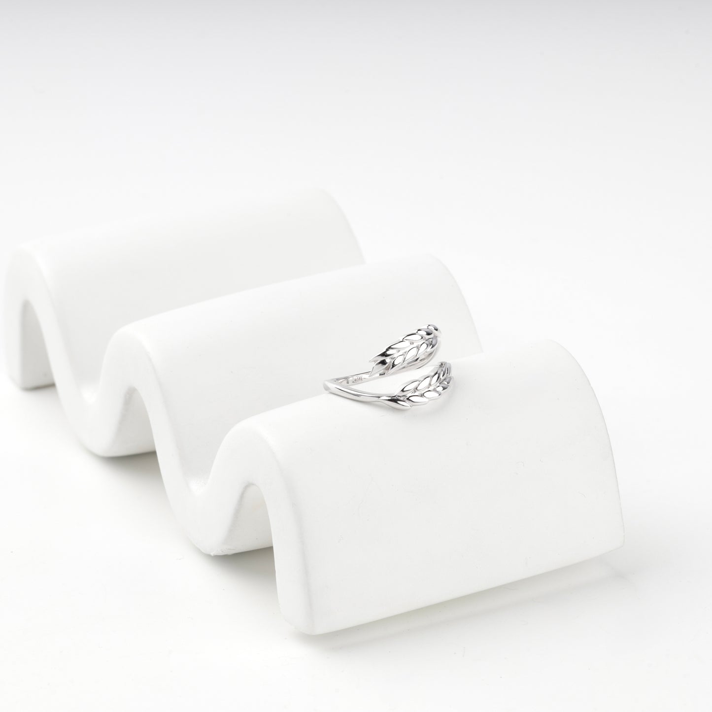White Gold 14K wheat ear open ring, front view