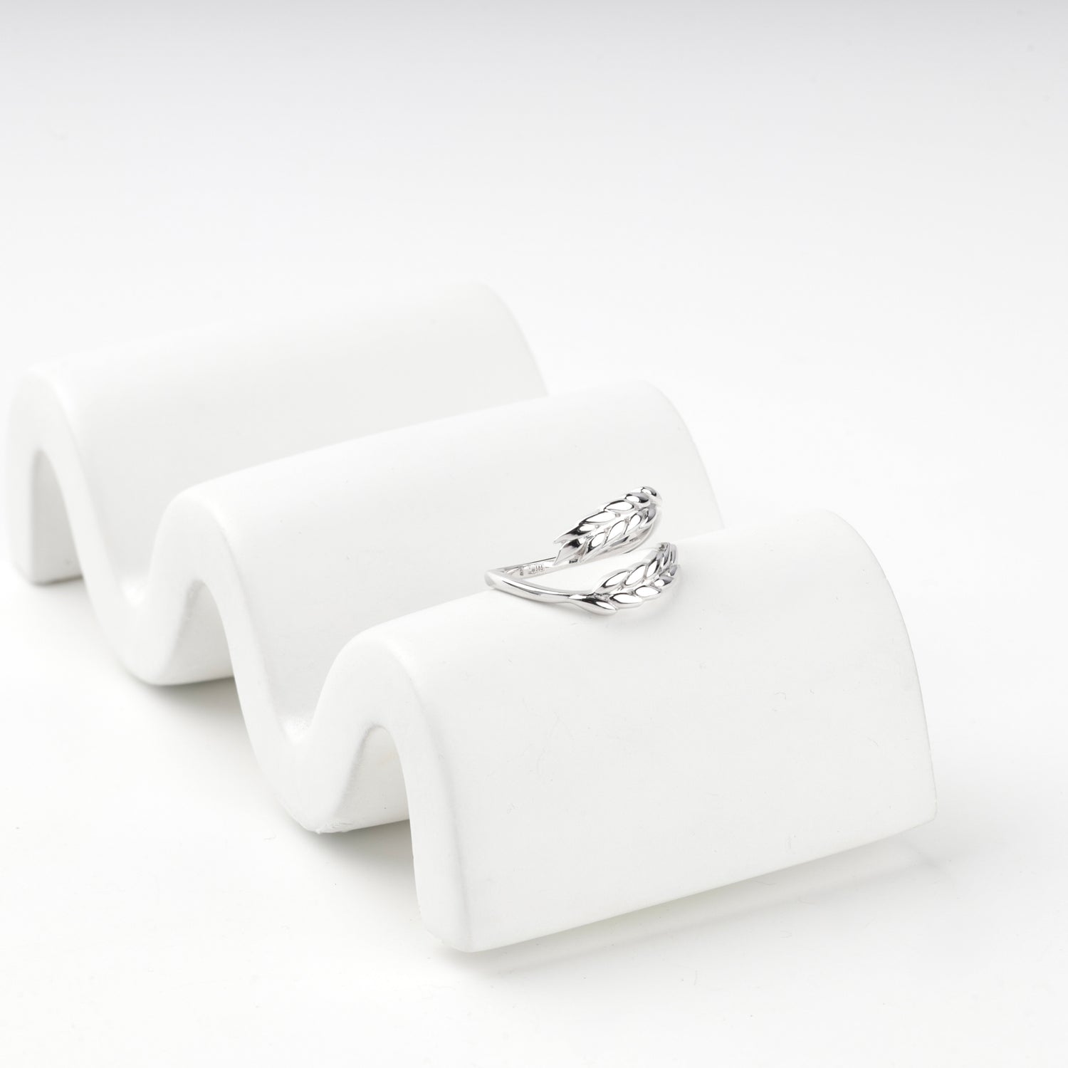 White Gold 14K wheat ear open ring, front view