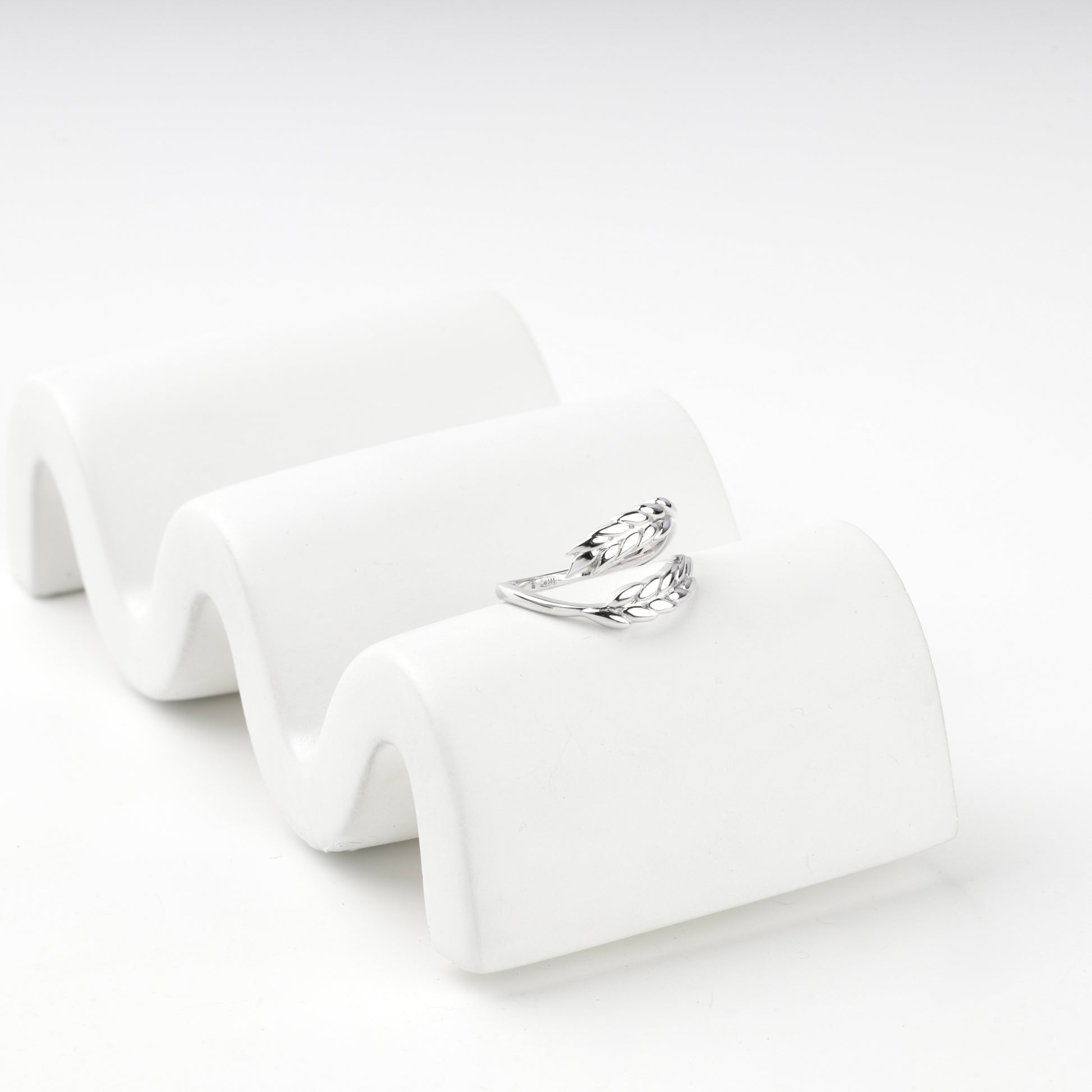 White Gold 14K wheat ear open ring, front view
