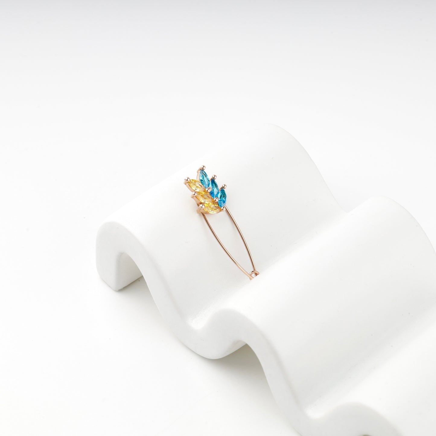 Rose Gold 14K safety pin brooch, clasp detail