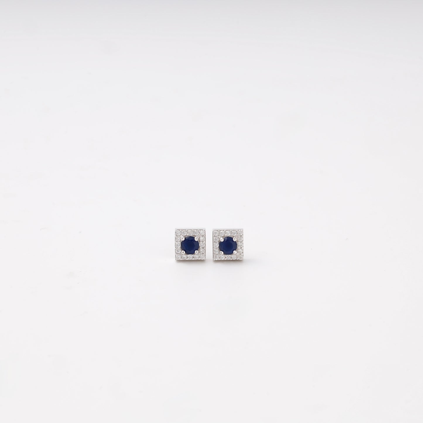Silver 925 square halo stud earrings with blue sapphire — Kabluchka