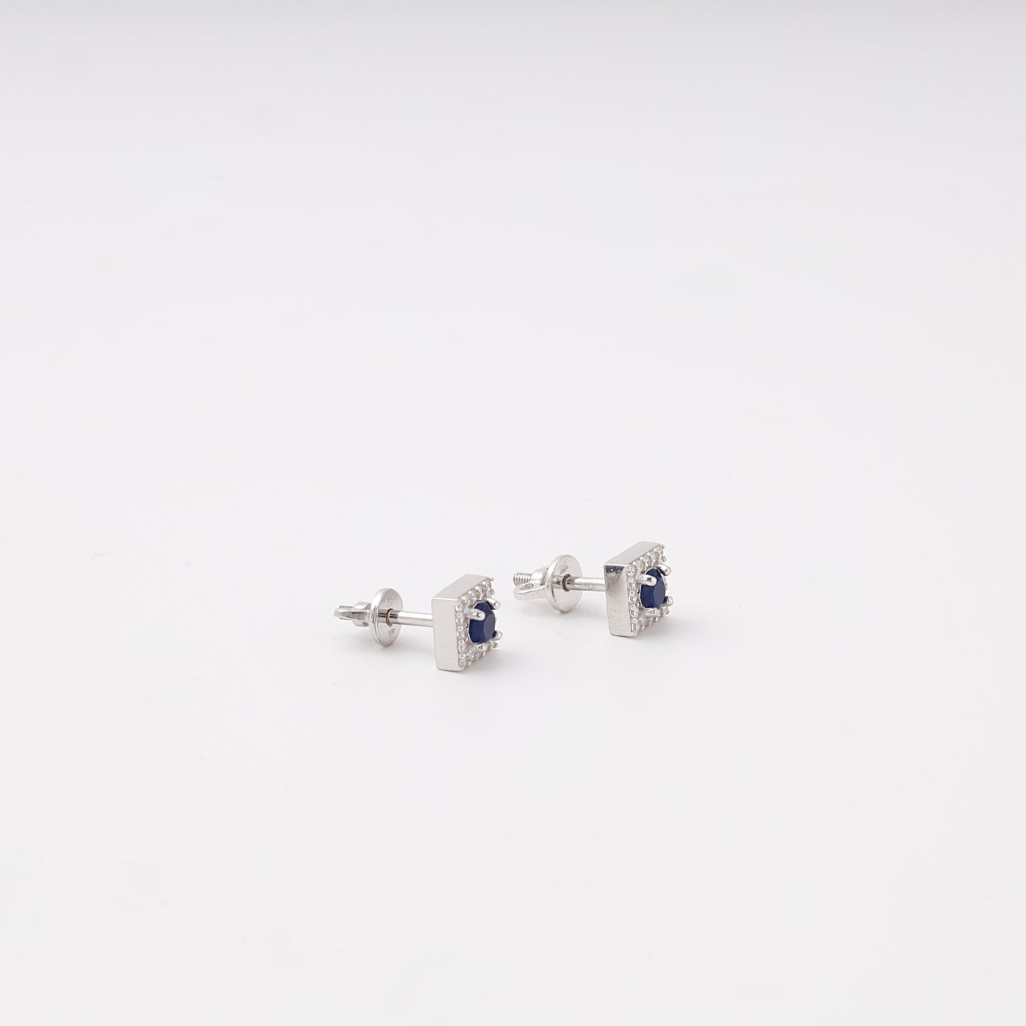 Silver 925 sapphire square stud earrings detail — Kabluchka