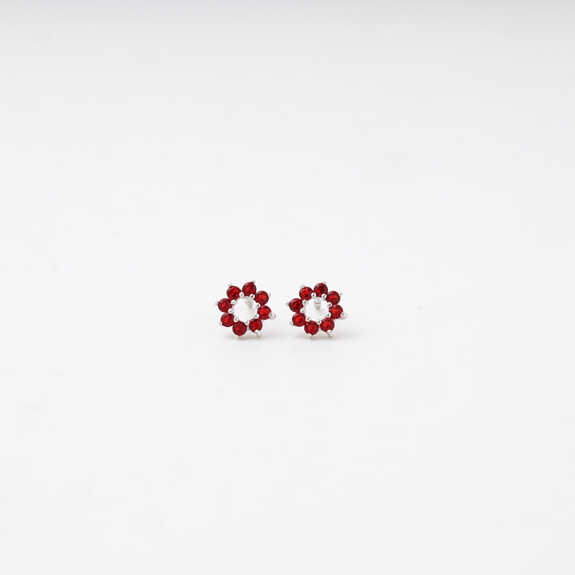 Silver 925 wreath stud earrings with red cubic zirconia — Kabluchka