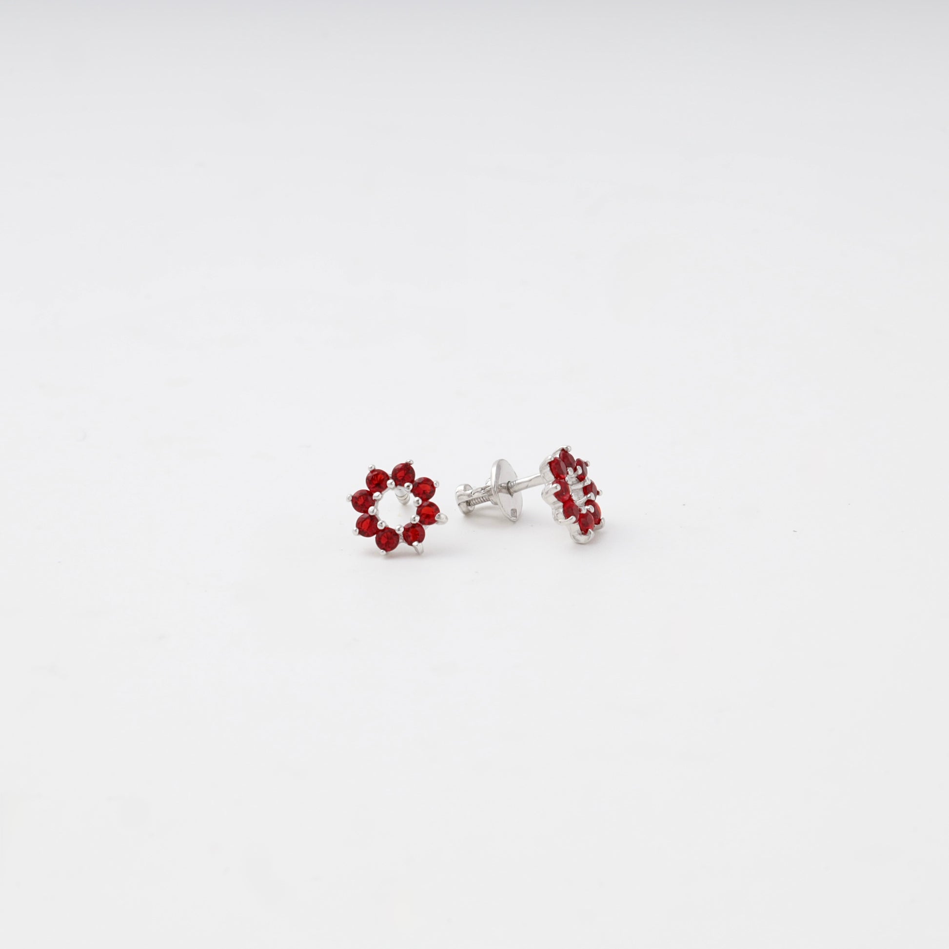 Silver 925 stud earrings screw-back posts detail — Kabluchka