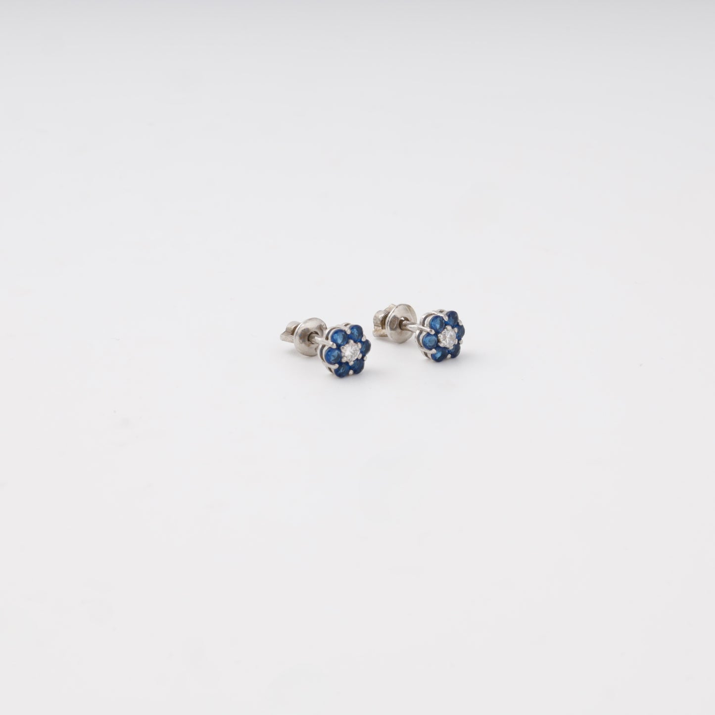 Silver 925 flower stud earrings with blue and white cubic zirconia — Kabluchka