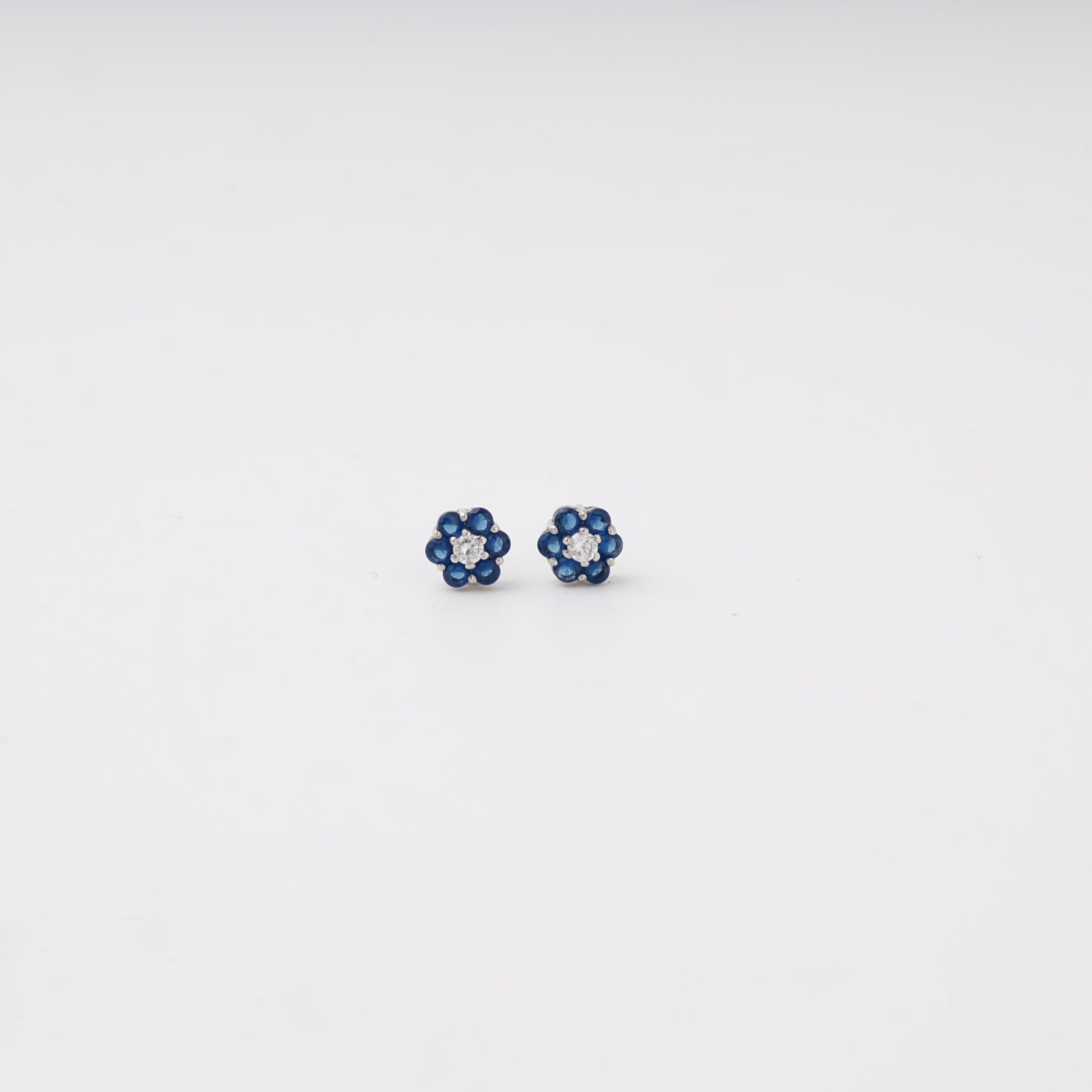 Silver 925 flower stud earrings, blue and white cubic zirconia — Kabluchka