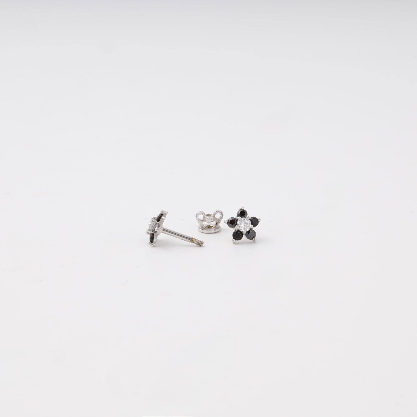 Flower stud earrings silver 925 with CZ — Kabluchka