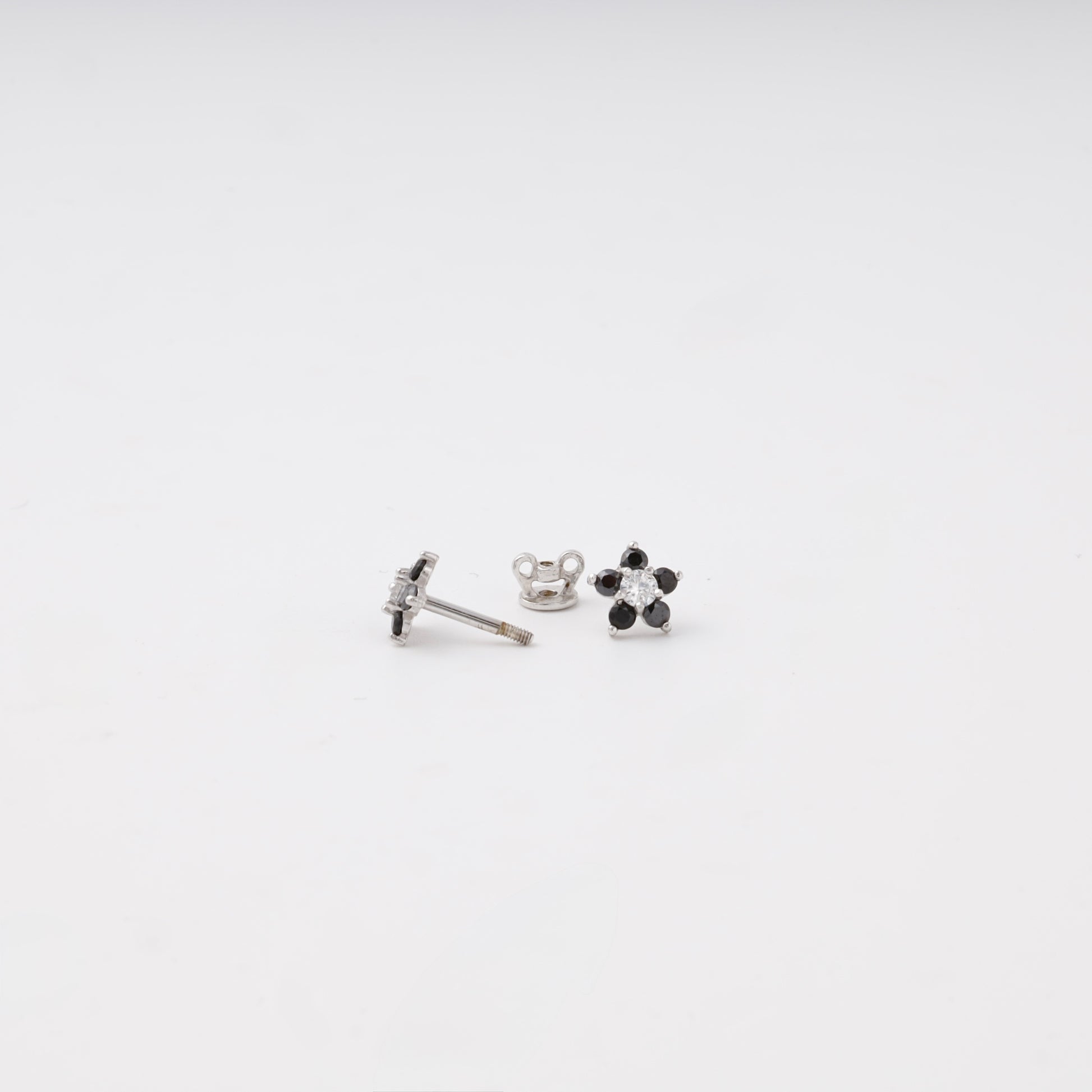 Flower stud earrings silver 925 with CZ — Kabluchka