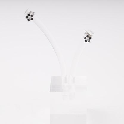 Silver 925 flower studs close-up — Kabluchka