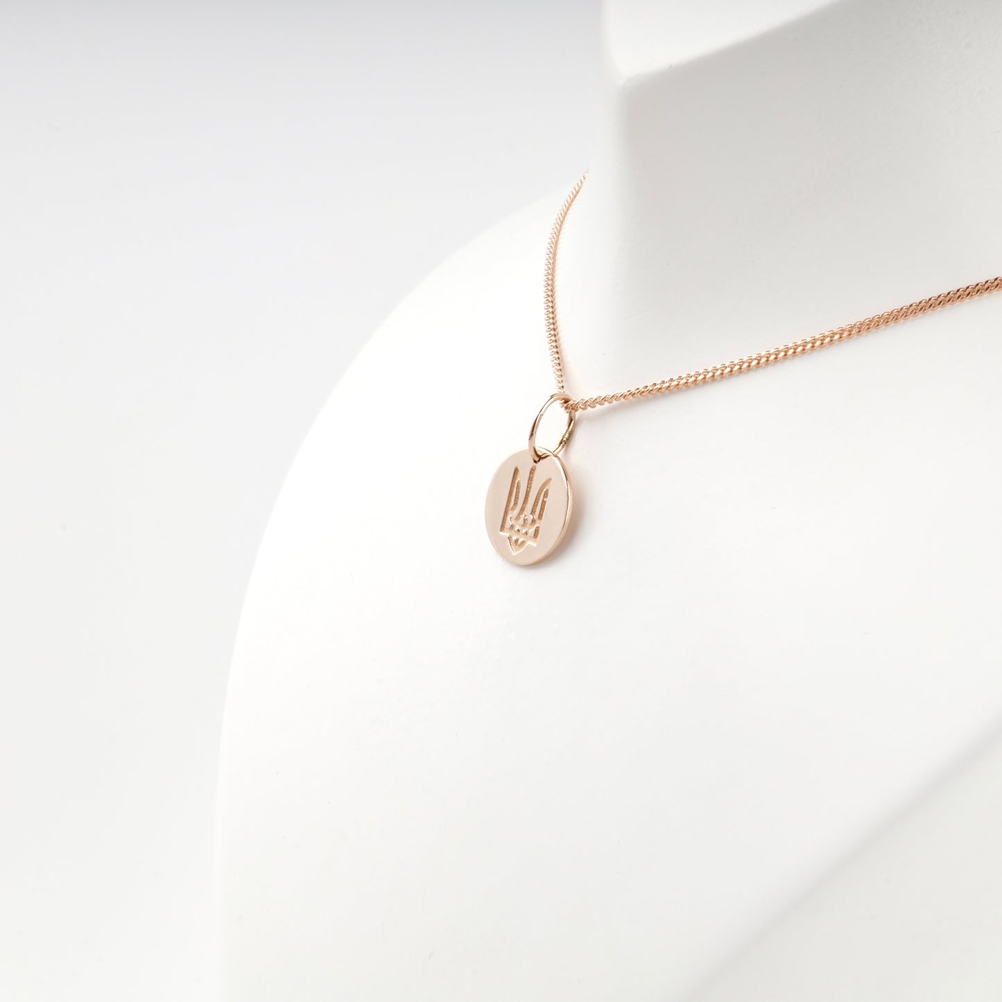 Rose Gold 14K Trident disc pendant, side detail