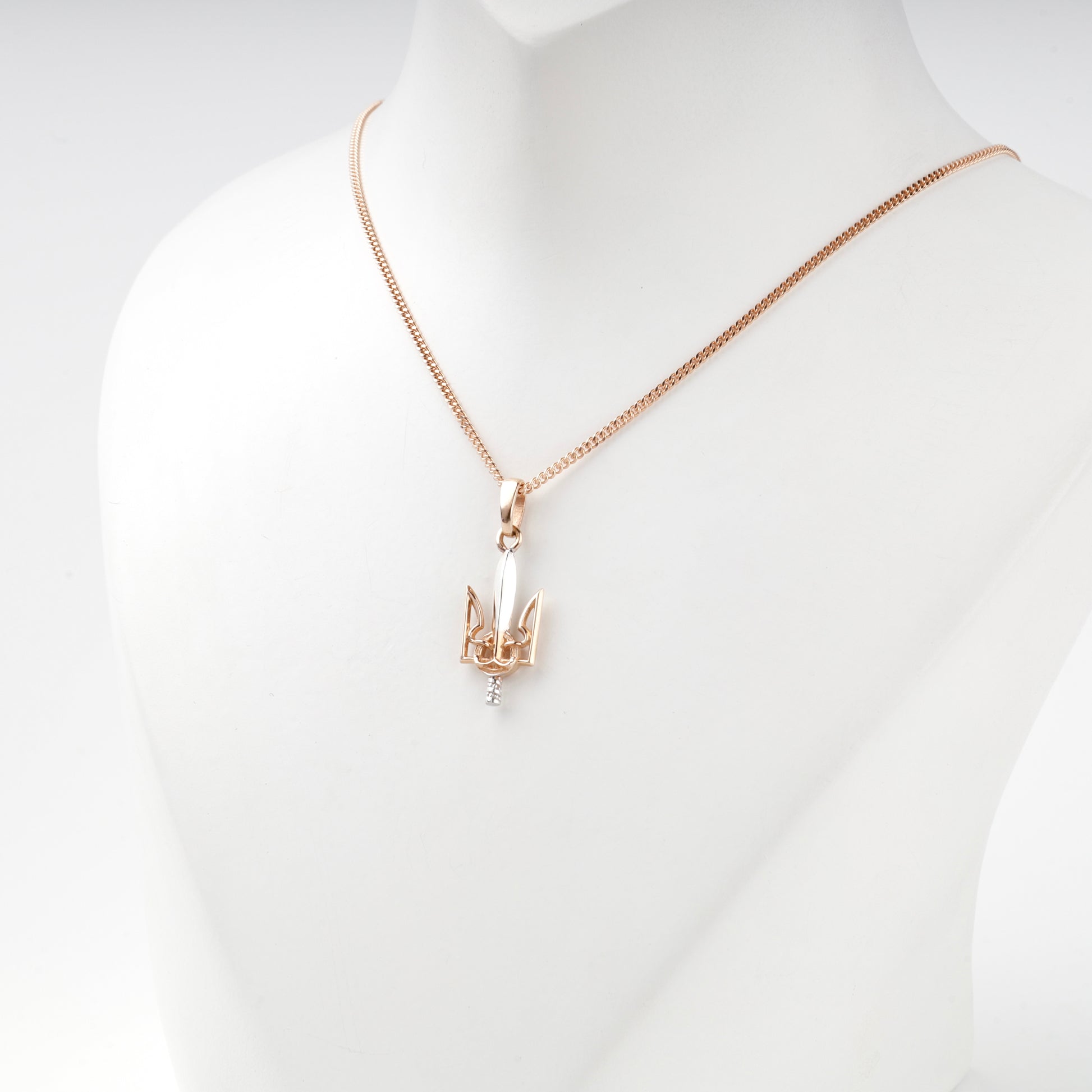 Two-tone Gold 14K Courage pendant, side detail