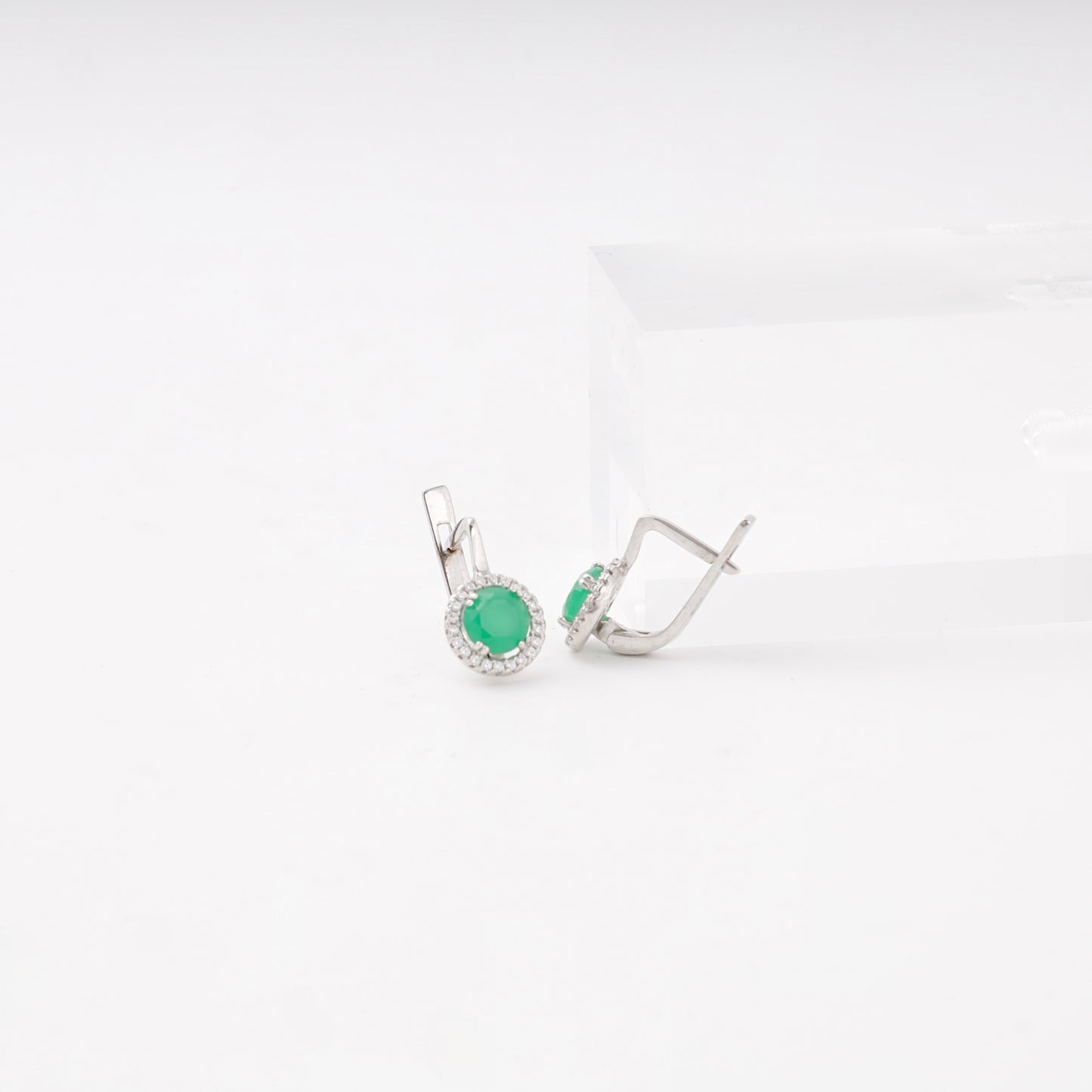 Oval green cubic zirconia earrings silver 925 — Kabluchka