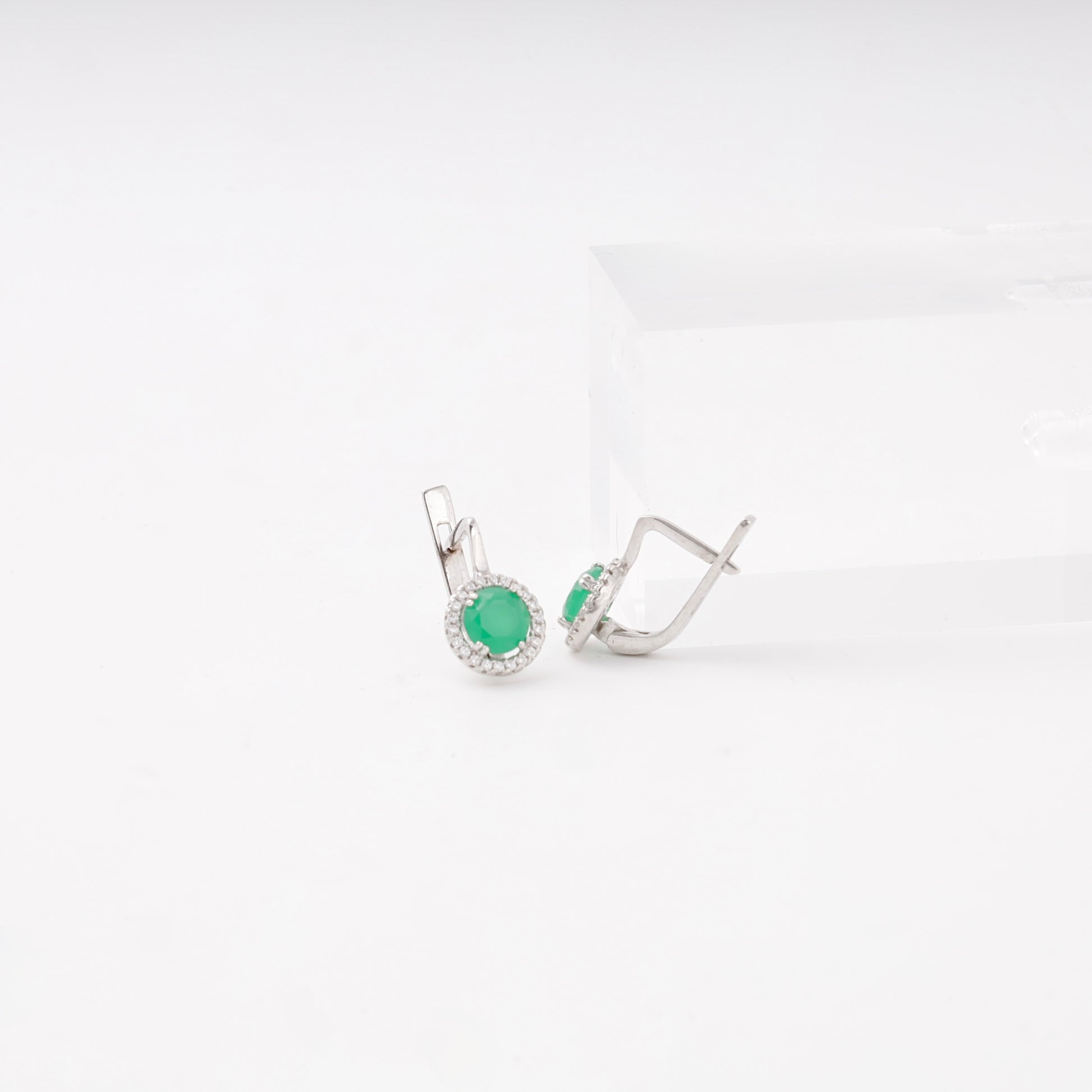 Oval green cubic zirconia earrings silver 925 — Kabluchka