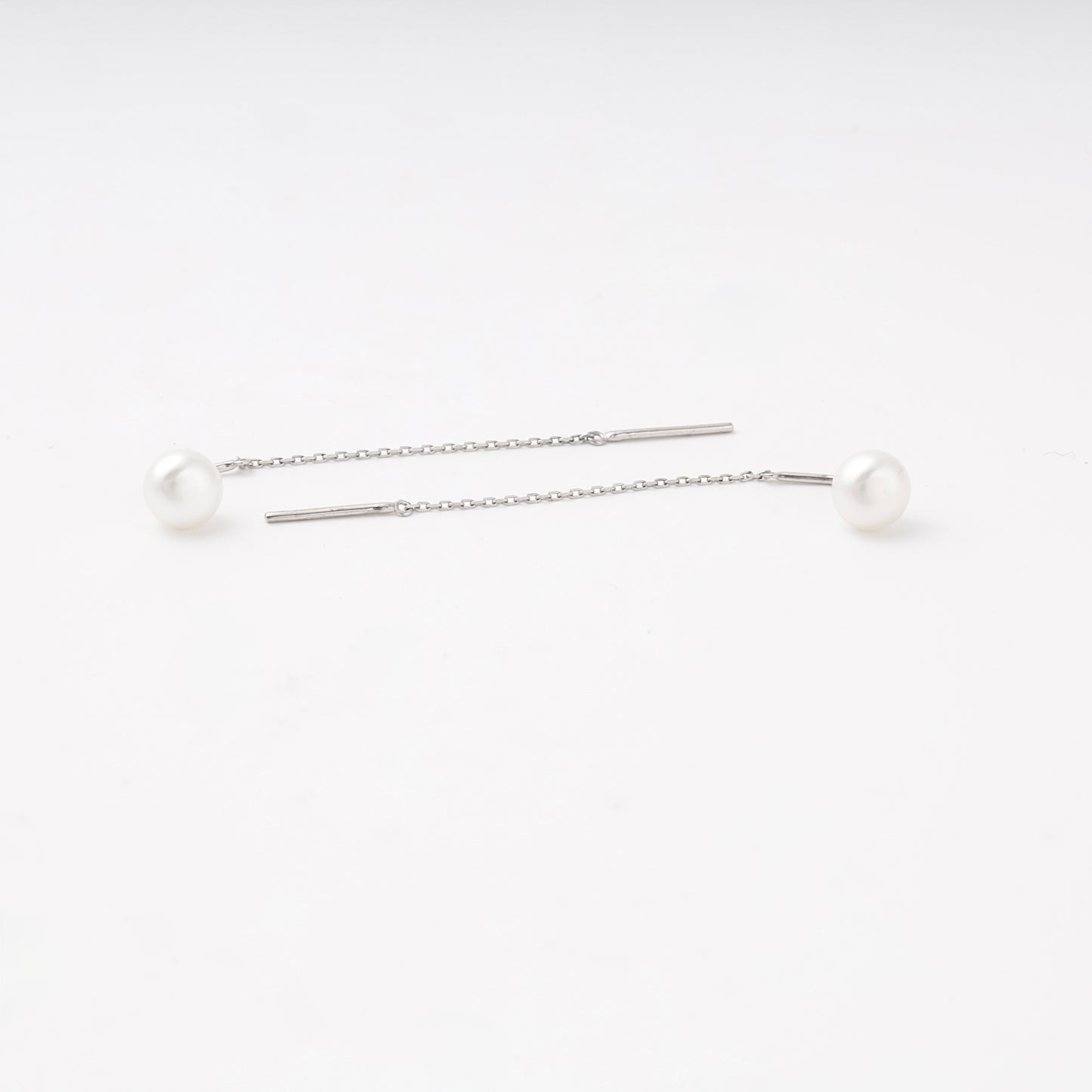 Silver 925 pearl threader earrings, detail view — Kabluchka