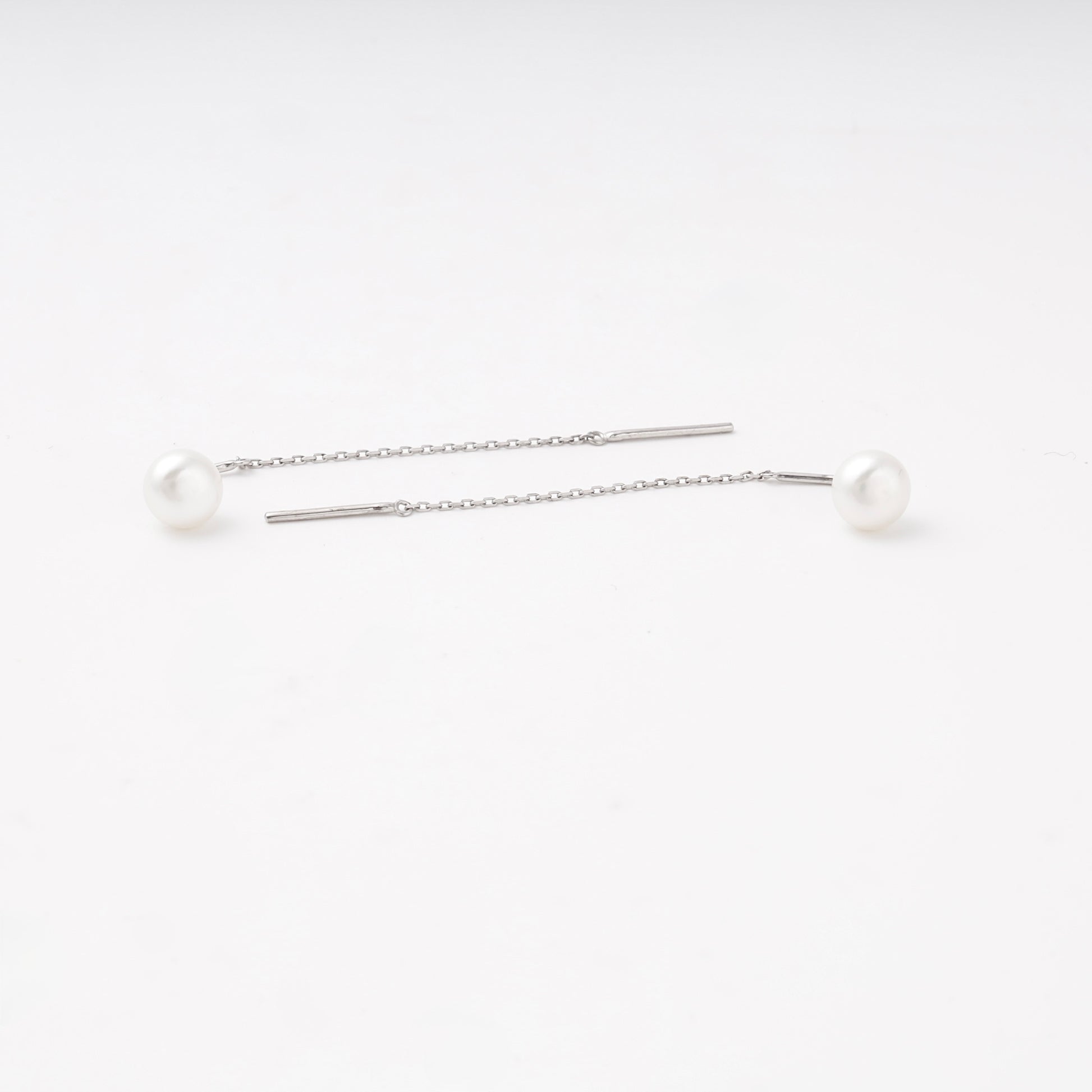 Silver 925 pearl threader earrings, detail view — Kabluchka