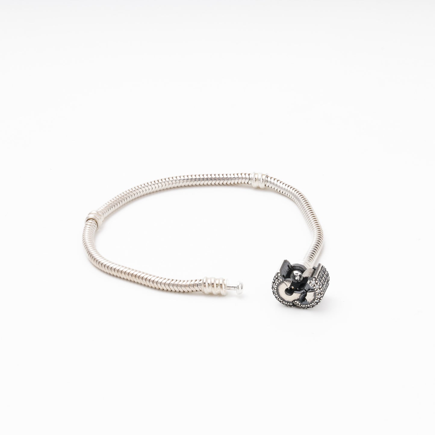 Silver bracelet on wrist stand, side view — Kabluchka