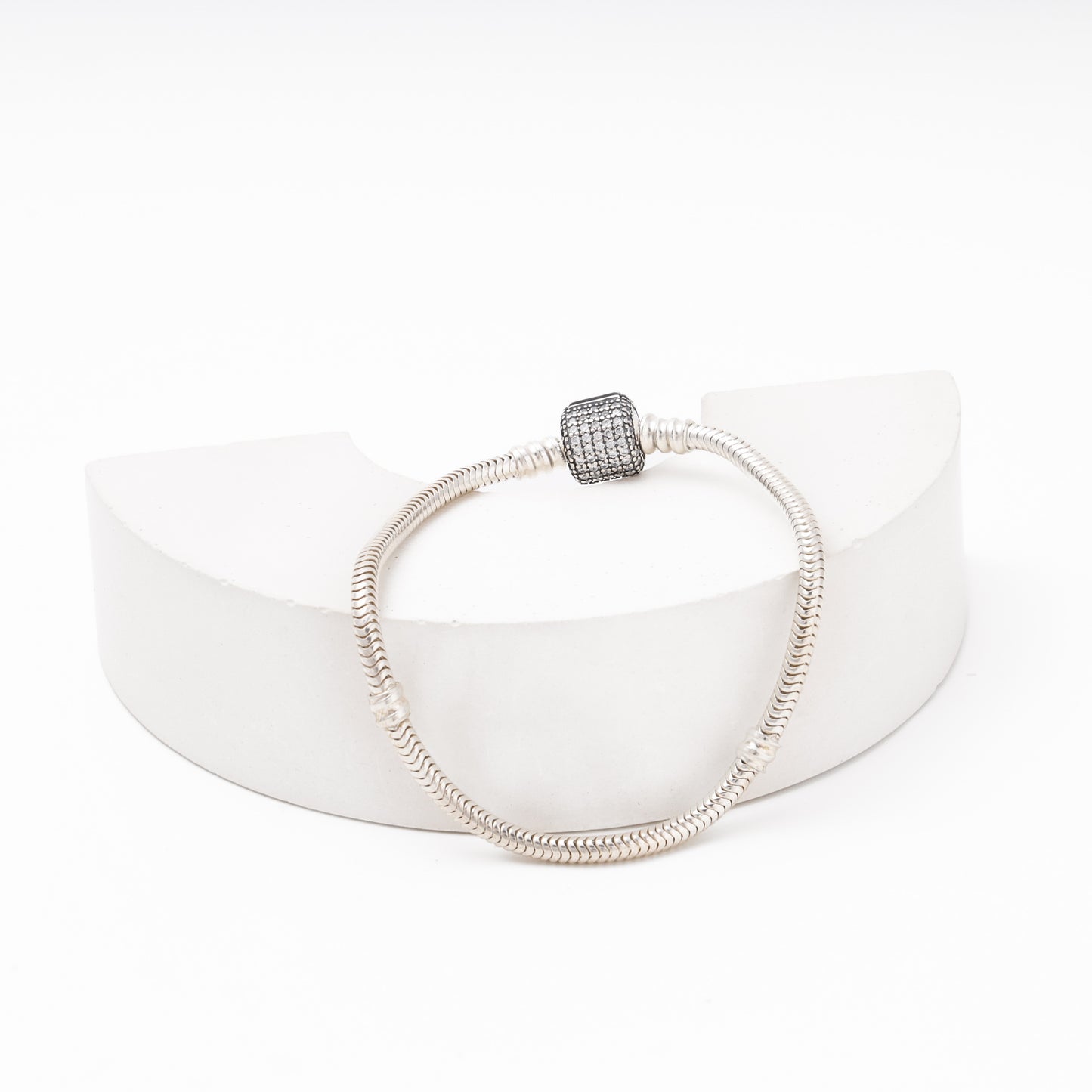 Silver snake bracelet with sparkling CZ clasp detail — Kabluchka
