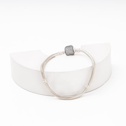 Silver snake bracelet with sparkling CZ clasp detail — Kabluchka