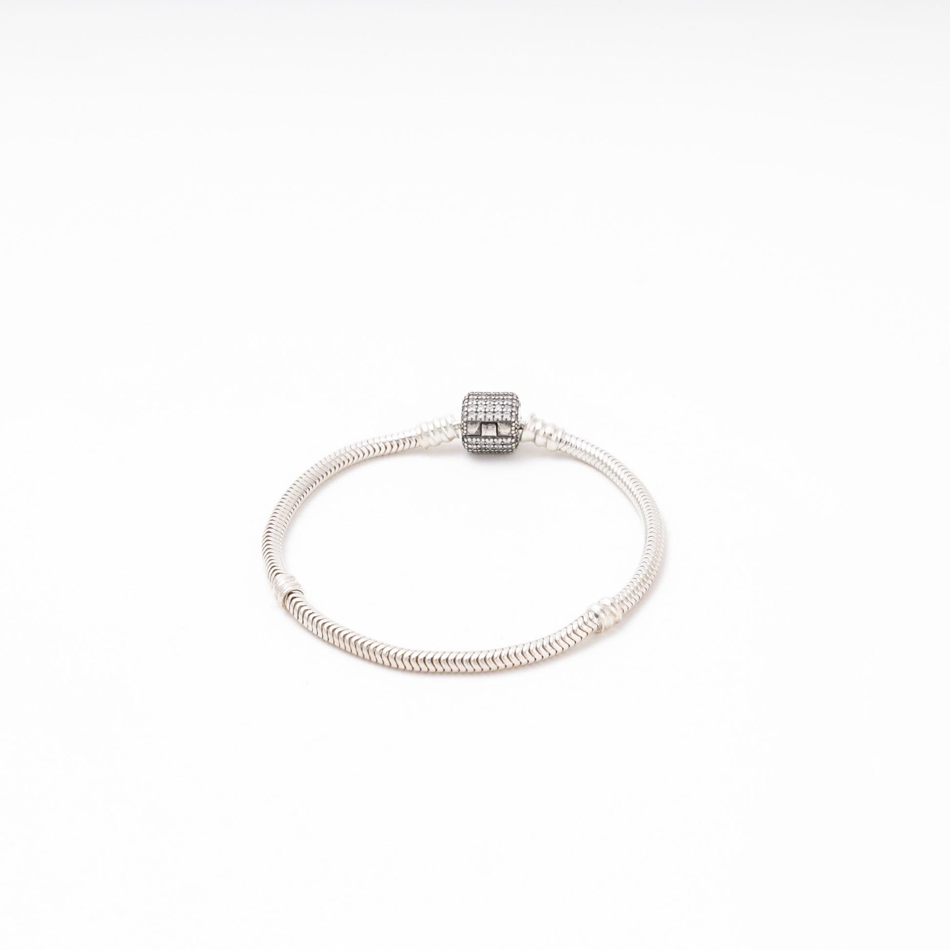 925 silver charm bracelet snake chain close-up — Kabluchka