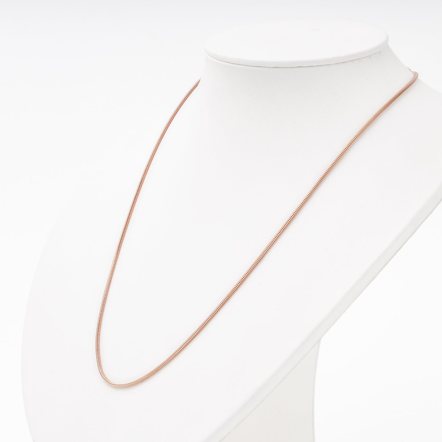 Rose gold snake chain 14K 585 on display — Kabluchka
