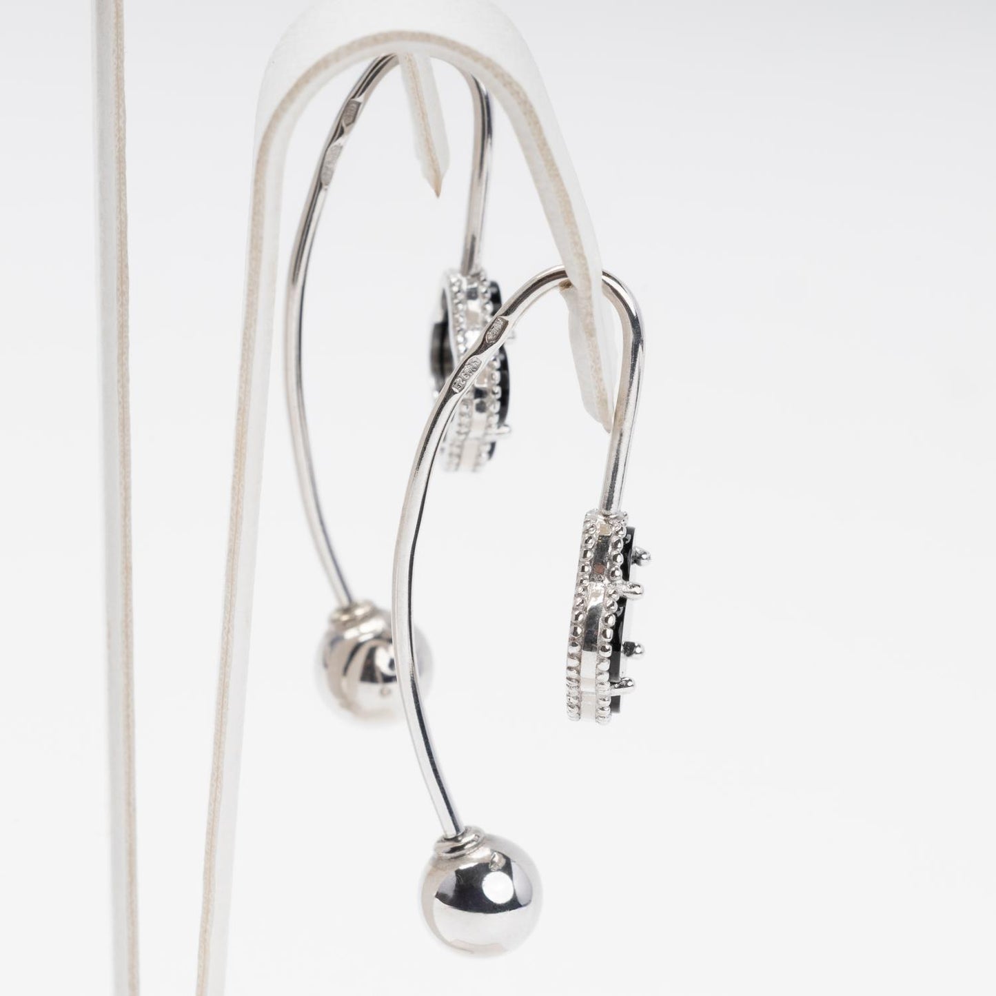 Black onyx clover drop earrings detail view | Jewelry Store Kabluchka
