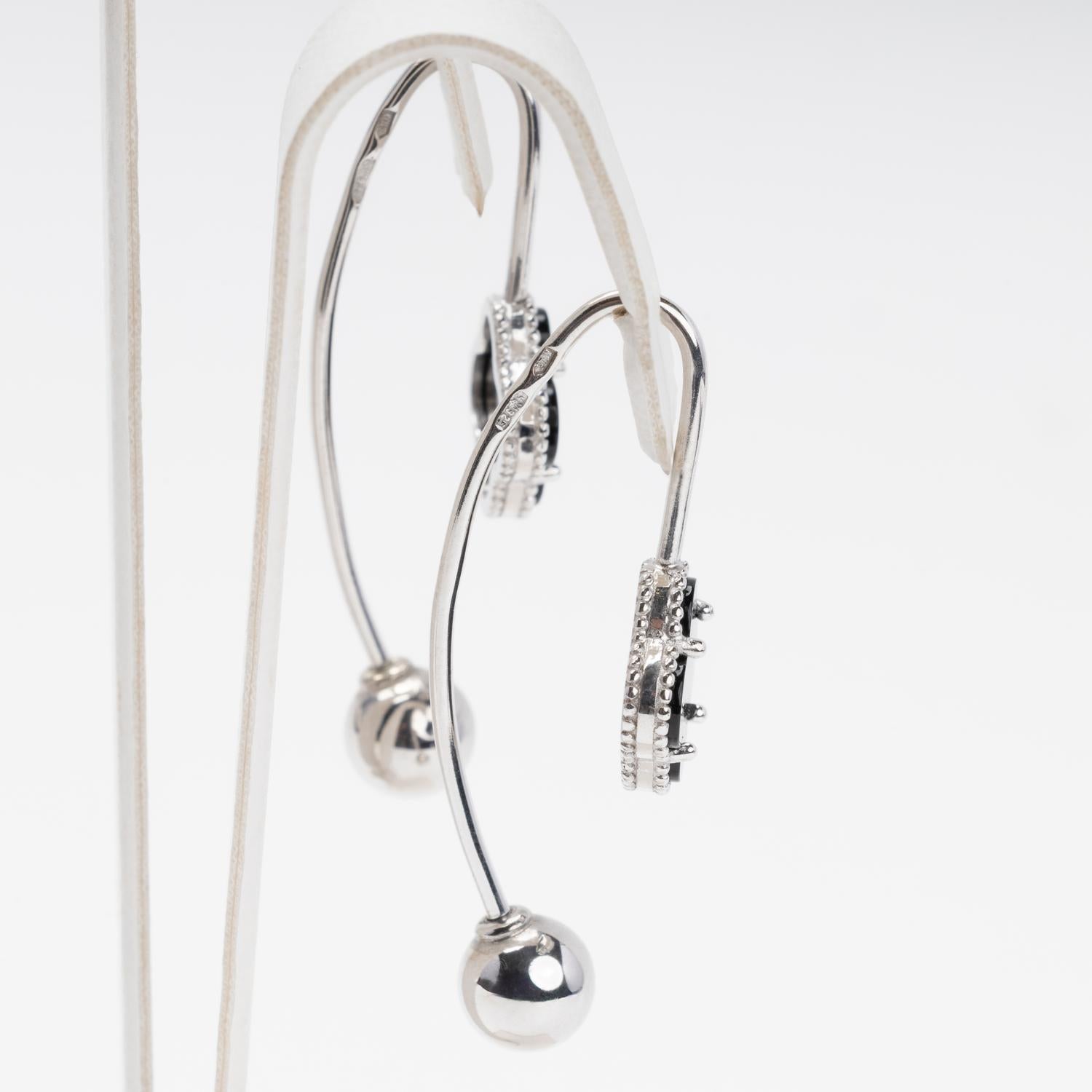 Black onyx clover drop earrings detail view | Jewelry Store Kabluchka