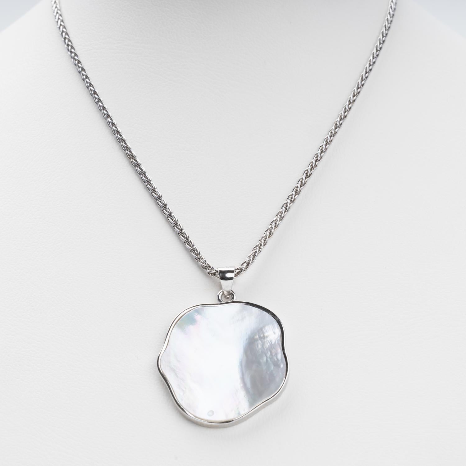 Rhodium-plated silver 925 pendant with natural mother-of-pearl on chain | Jewelry Store Kabluchka