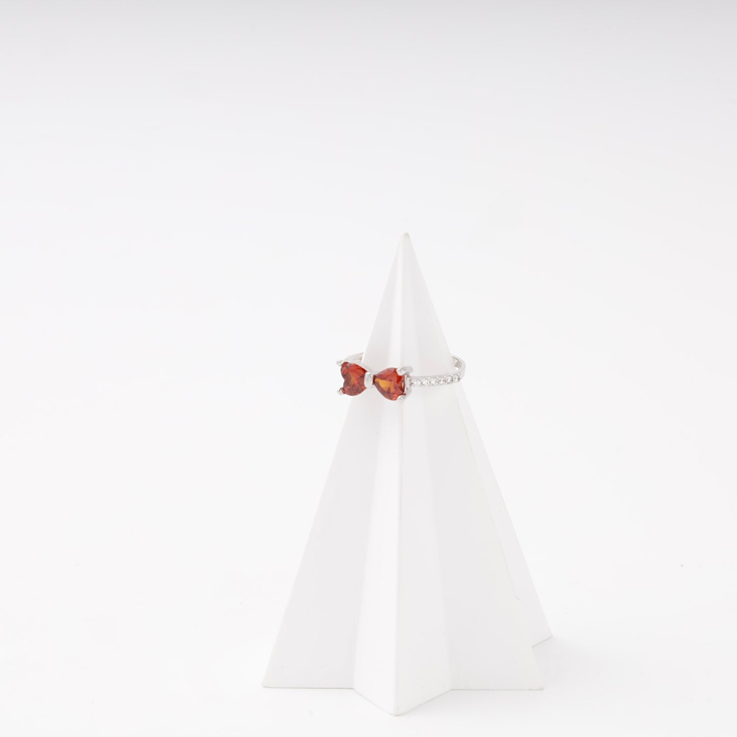 Red heart-cut cubic zirconia bow ring — Kabluchka