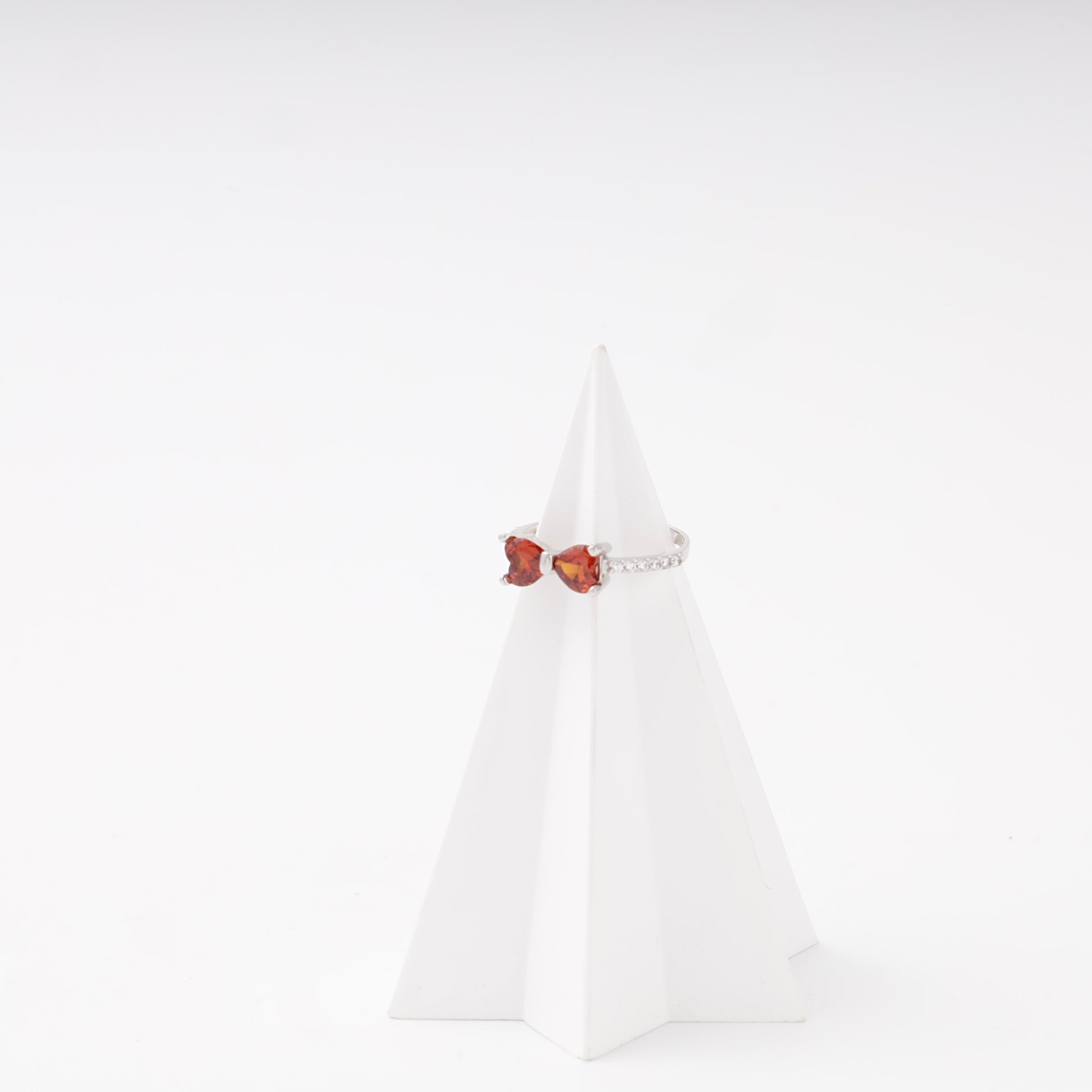 Red heart-cut cubic zirconia bow ring — Kabluchka