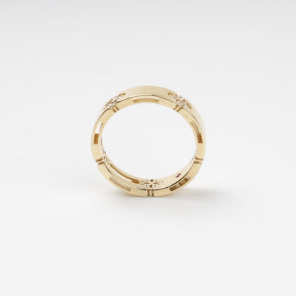 Sophisticated 14K (585) Yellow Gold band featuring five recessed four-leaf clover motifs, each pavé-set with four sparkling zirconias, displayed on a clean white background.