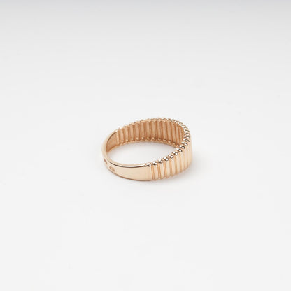 Sophisticated 14K (585) Rose Gold band ring featuring a continuous vertical ribbed texture with a high-polish finish, displayed on a clean white background.