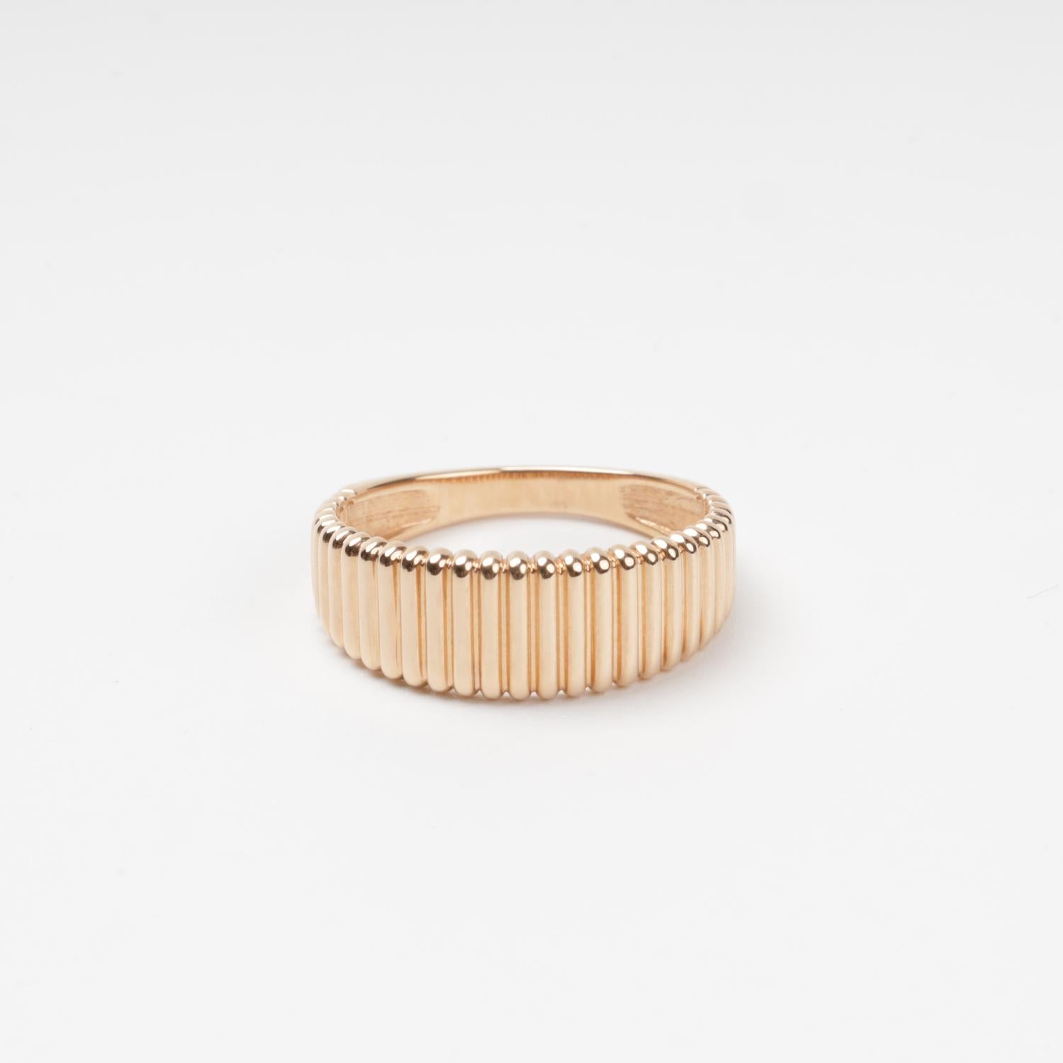Sophisticated 14K (585) Rose Gold band ring featuring a continuous vertical ribbed texture with a high-polish finish, displayed on a clean white background.