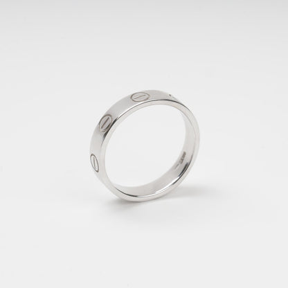 Classic 14K (585) White Gold ring band featuring engraved nail head print carvings, 585 hallmark jewelry.