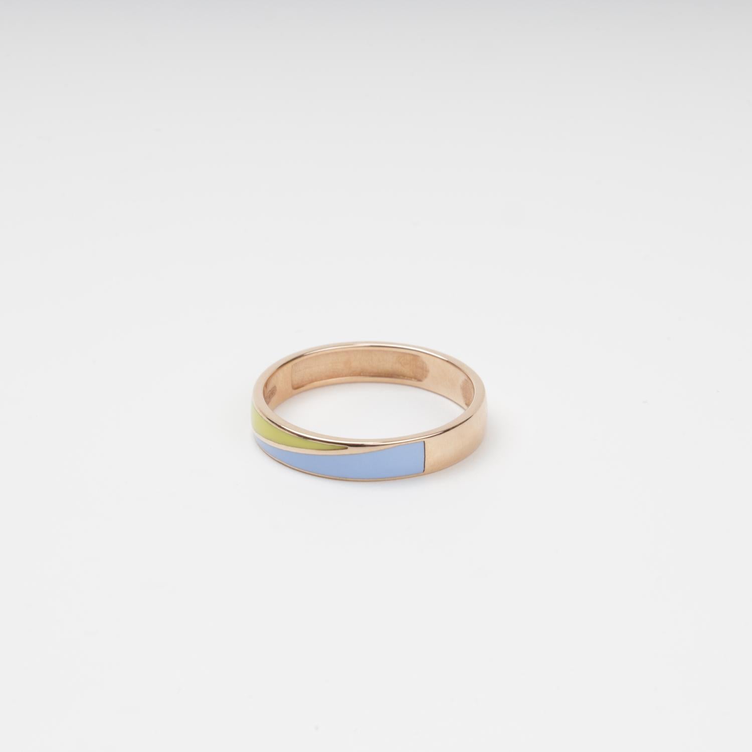Sophisticated 14K (585) Rose Gold minimalist ring featuring a smooth wavy pattern of blue and yellow enamel, symbolizing the Ukrainian flag on a white background.