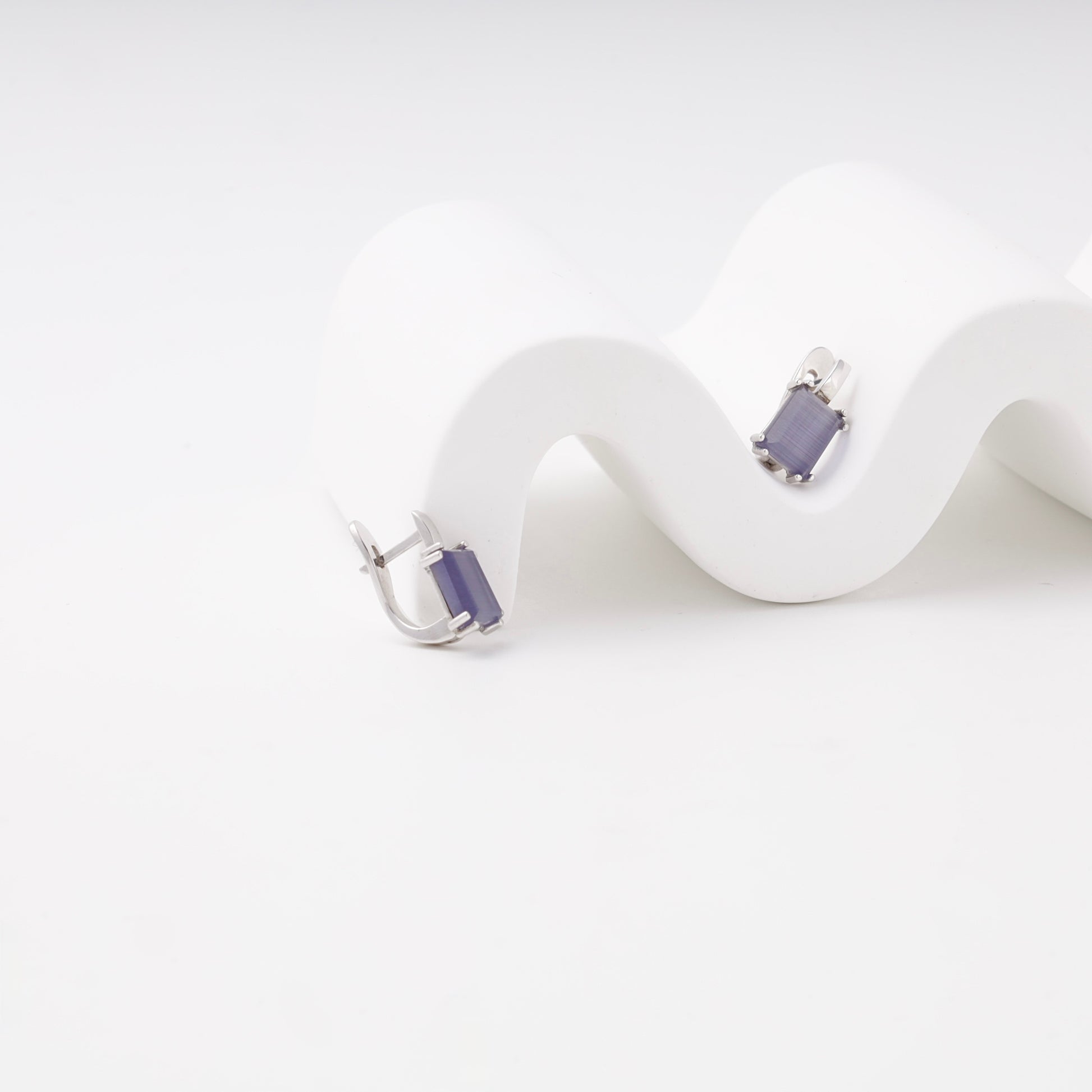 Silver 925 ulexite drop earrings detail — Kabluchka
