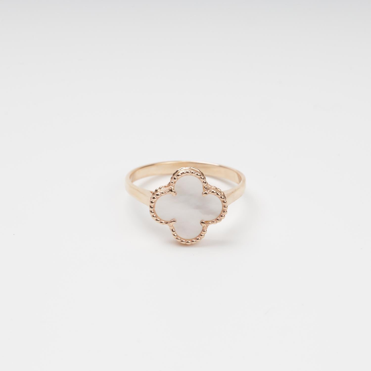 Sophisticated 14K (585) Rose Gold ring featuring a central white mother-of-pearl quatrefoil insert, framed by a delicate gold border on a clean white background.