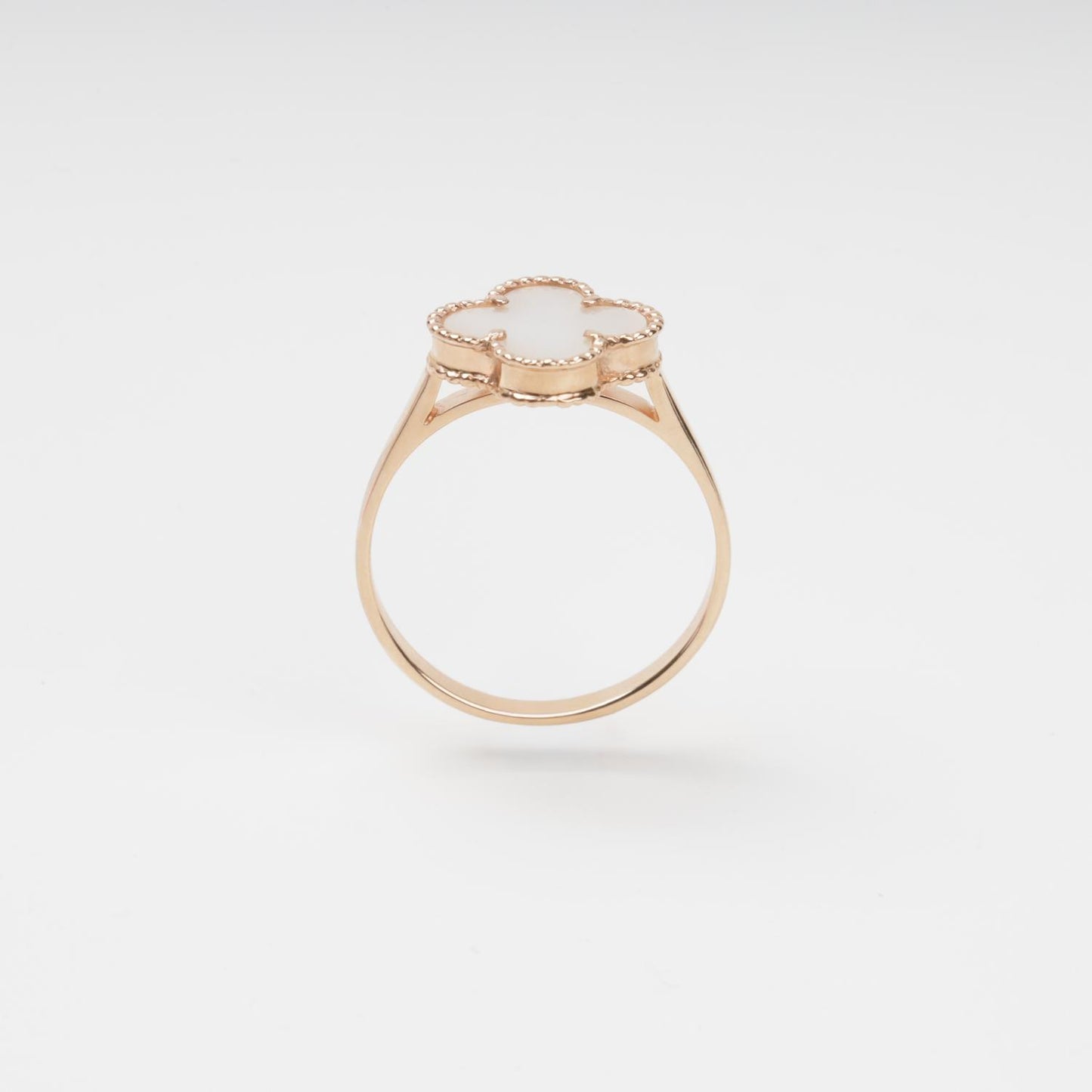 Sophisticated 14K (585) Rose Gold ring featuring a central white mother-of-pearl quatrefoil insert, framed by a delicate gold border on a clean white background.