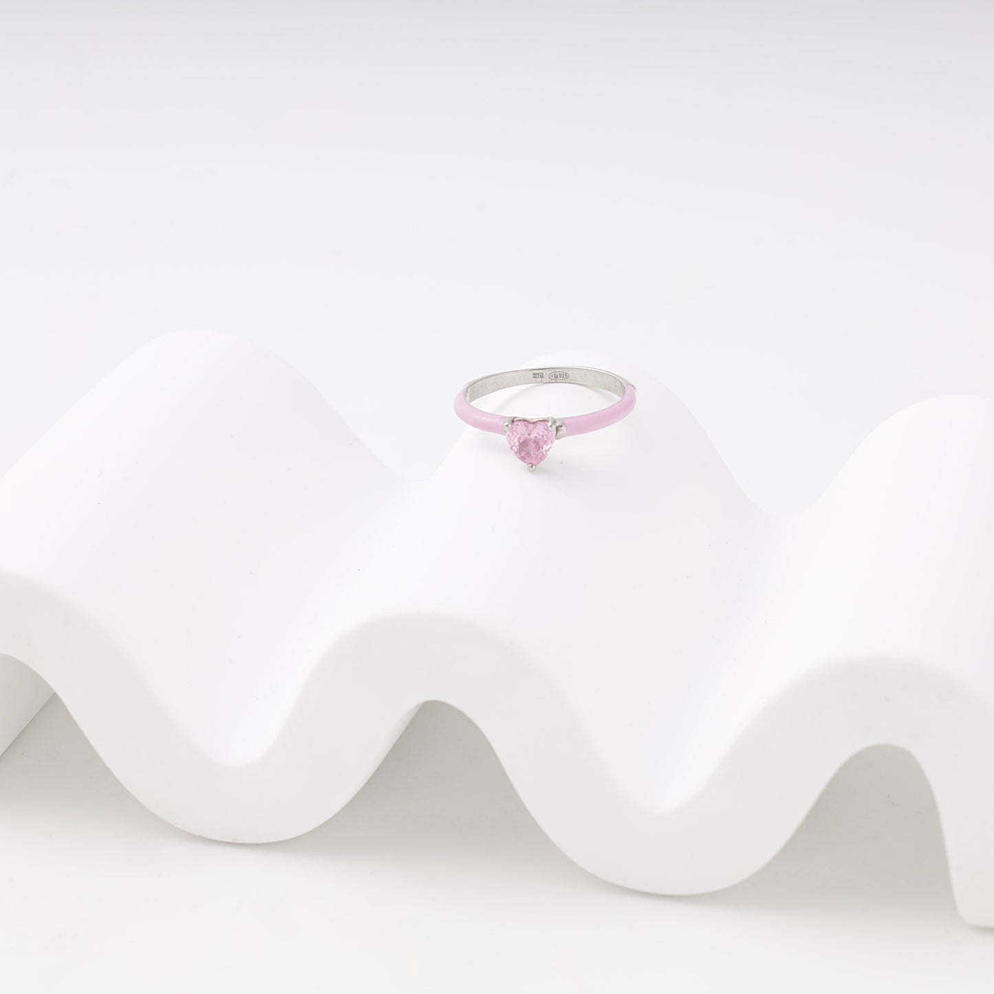 Silver 925 ring with pink heart cubic zirconia and enamel — Kabluchka