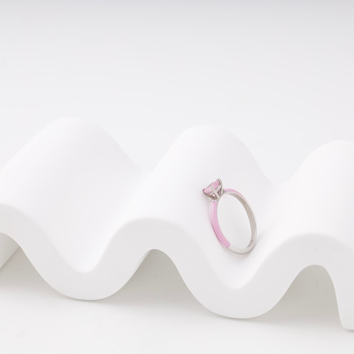 Pink enamel silver 925 ring with heart cubic zirconia — Kabluchka