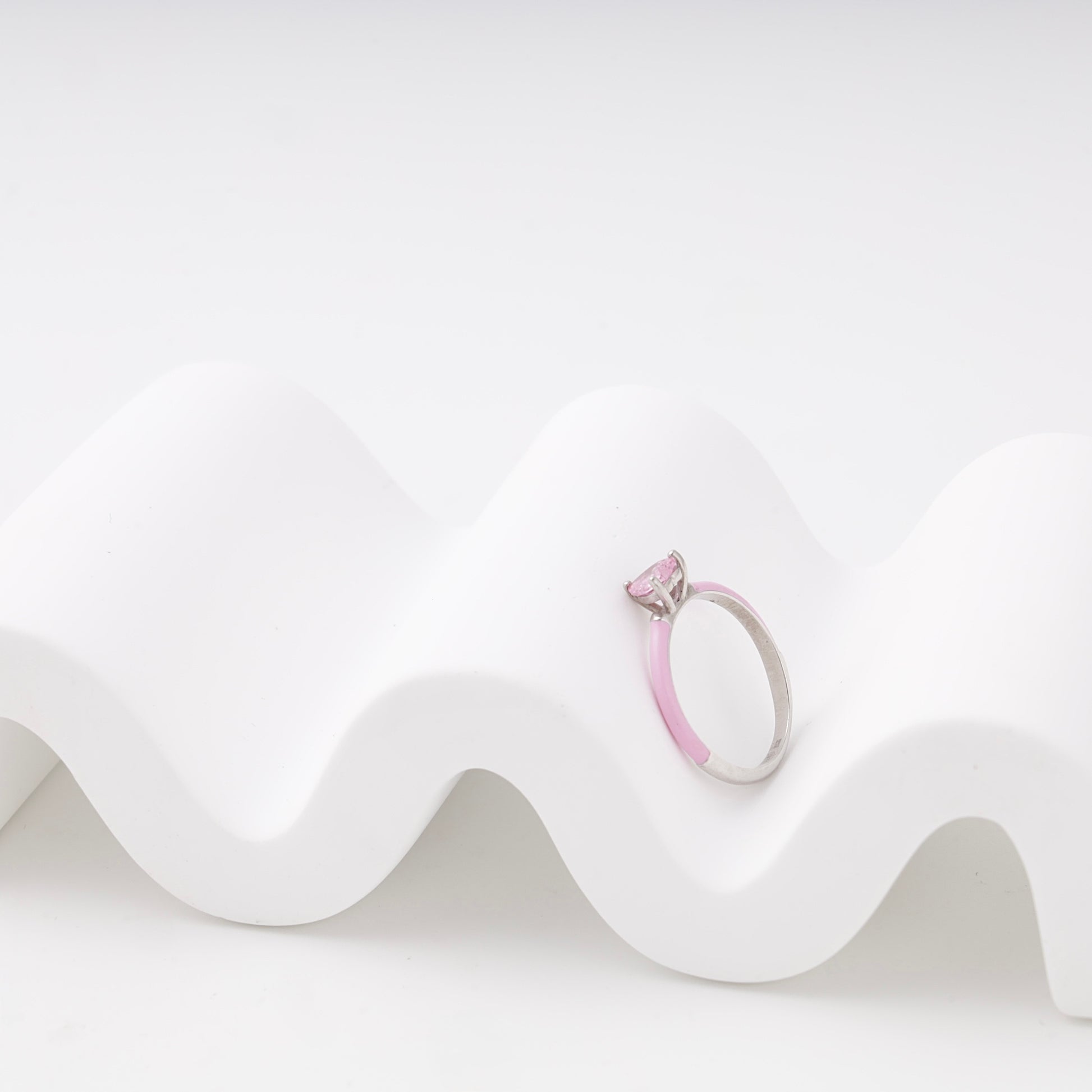 Pink enamel silver 925 ring with heart cubic zirconia — Kabluchka