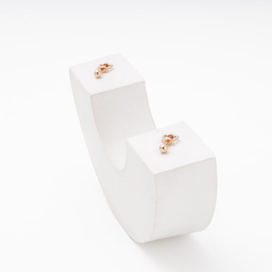 Rose Gold 585 heart stud earrings on model - Kabluchka